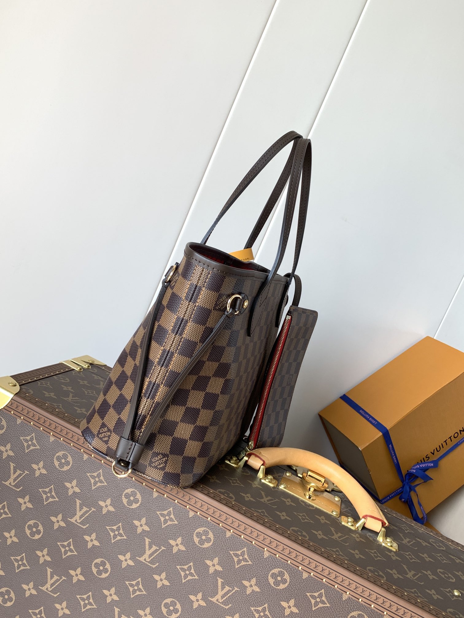 Louis Vuitton 包内经过重新设计，并采用灵感源自路易威登档案馆的 细节-织物内衬内袋