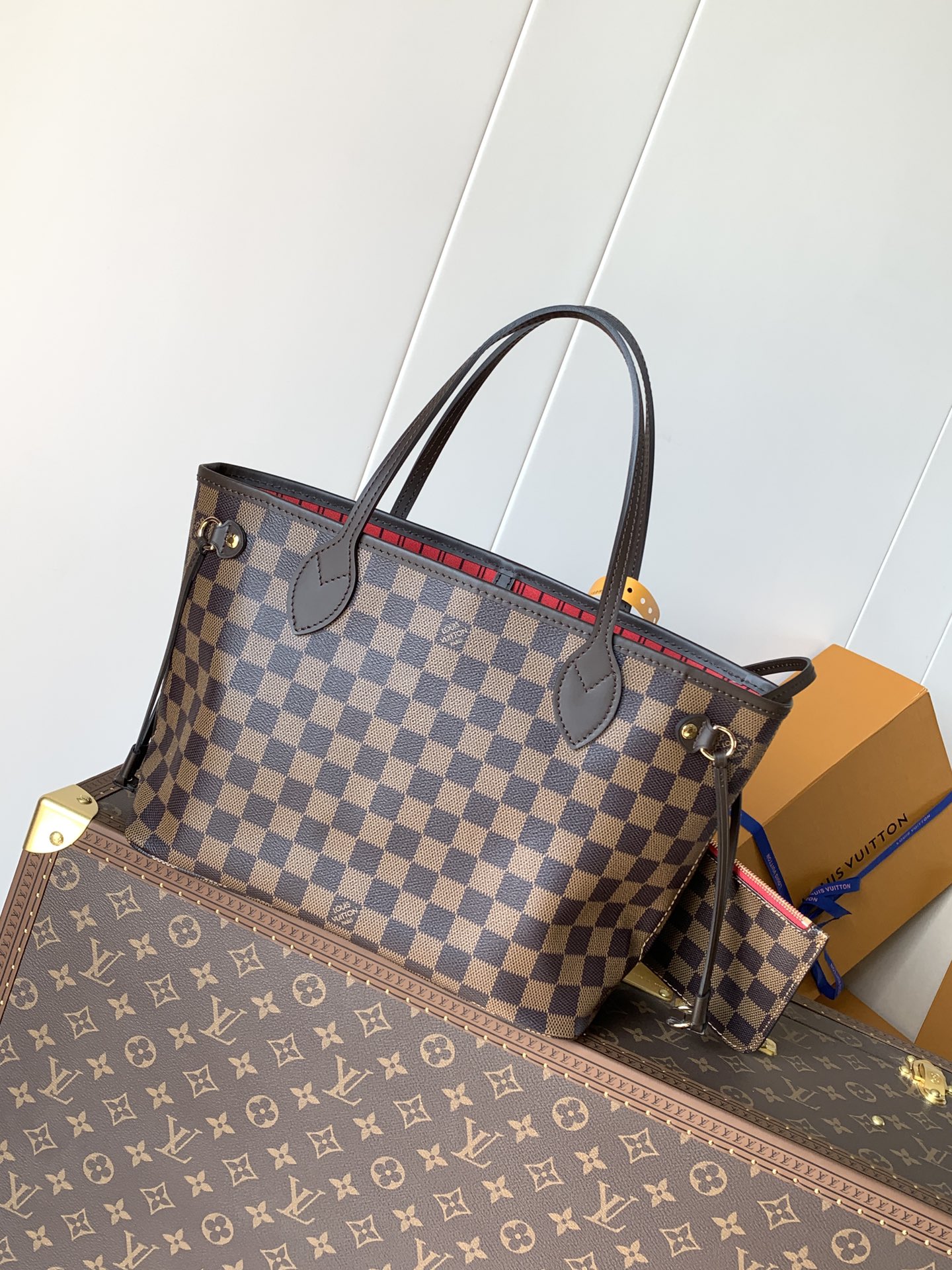 Louis Vuitton 包内经过重新设计，并采用灵感源自路易威登档案馆的 细节-织物内衬内袋