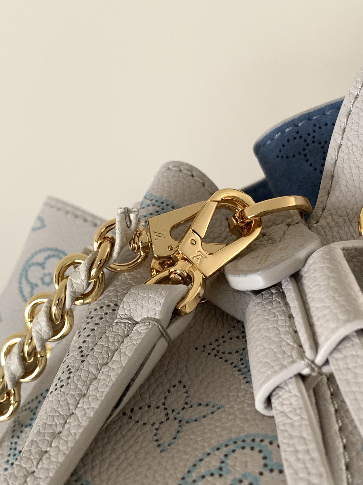 顶级原单,变码芯片M 11736 M12125本款 Bella 水桶包出自 Flight Mode 系列