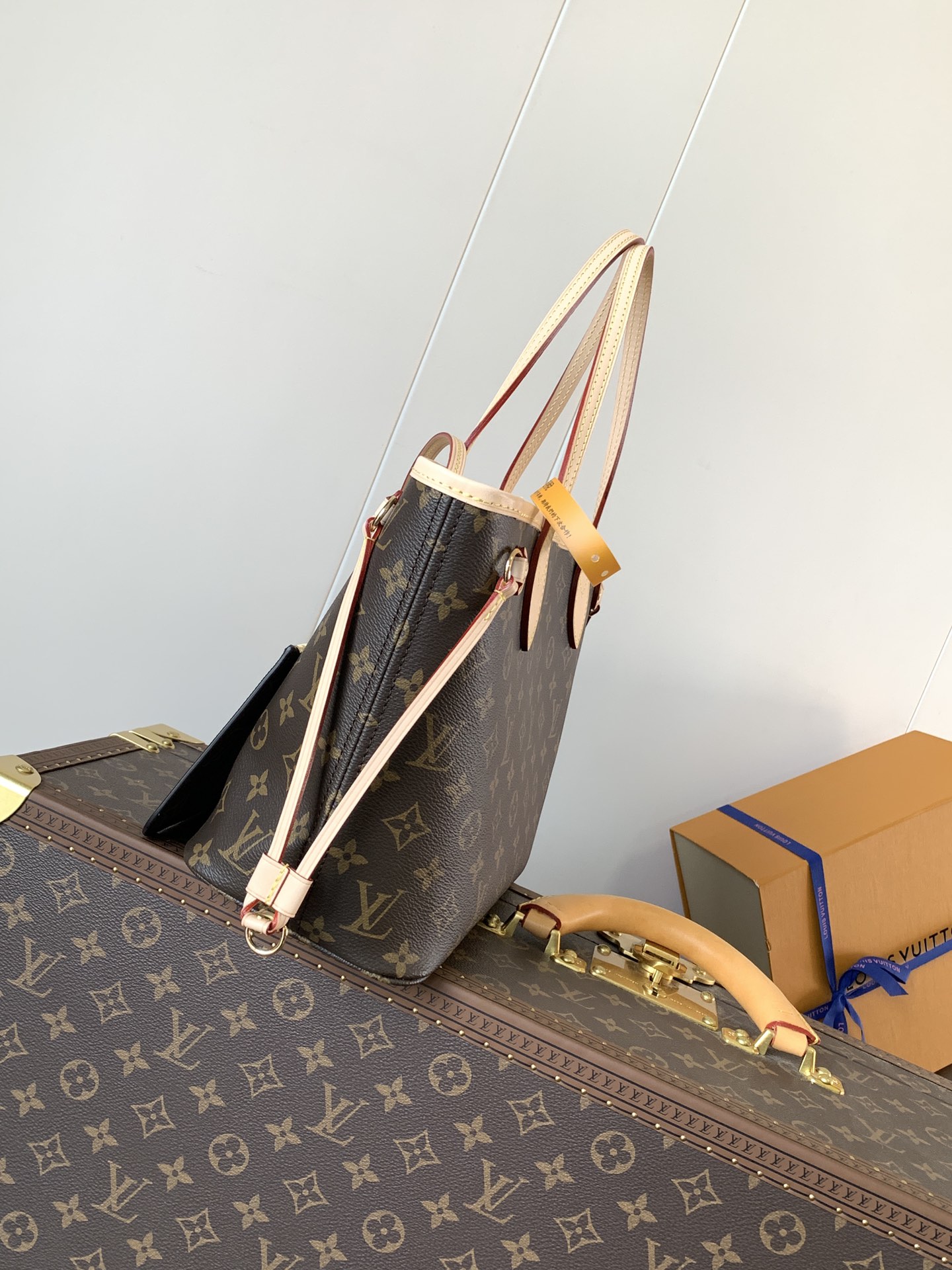 Louis Vuitton 包内经过重新设计，并采用灵感源自路易威登档案馆的 细节-织物内衬内袋