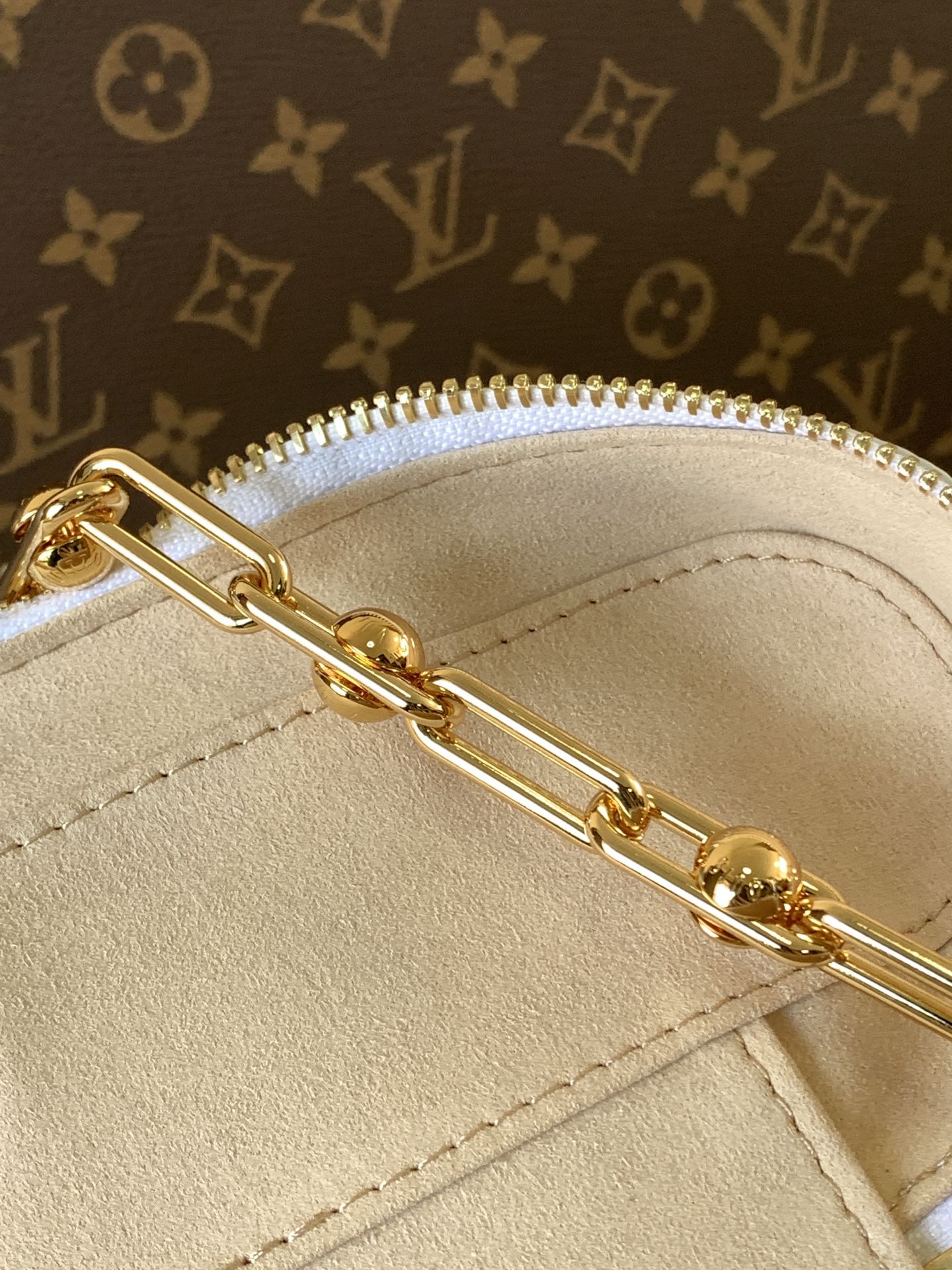 Louis Vuitton Vanity Pouch Murakami Takashi Monogram Handbag, White 7 i1742376171 9769 7