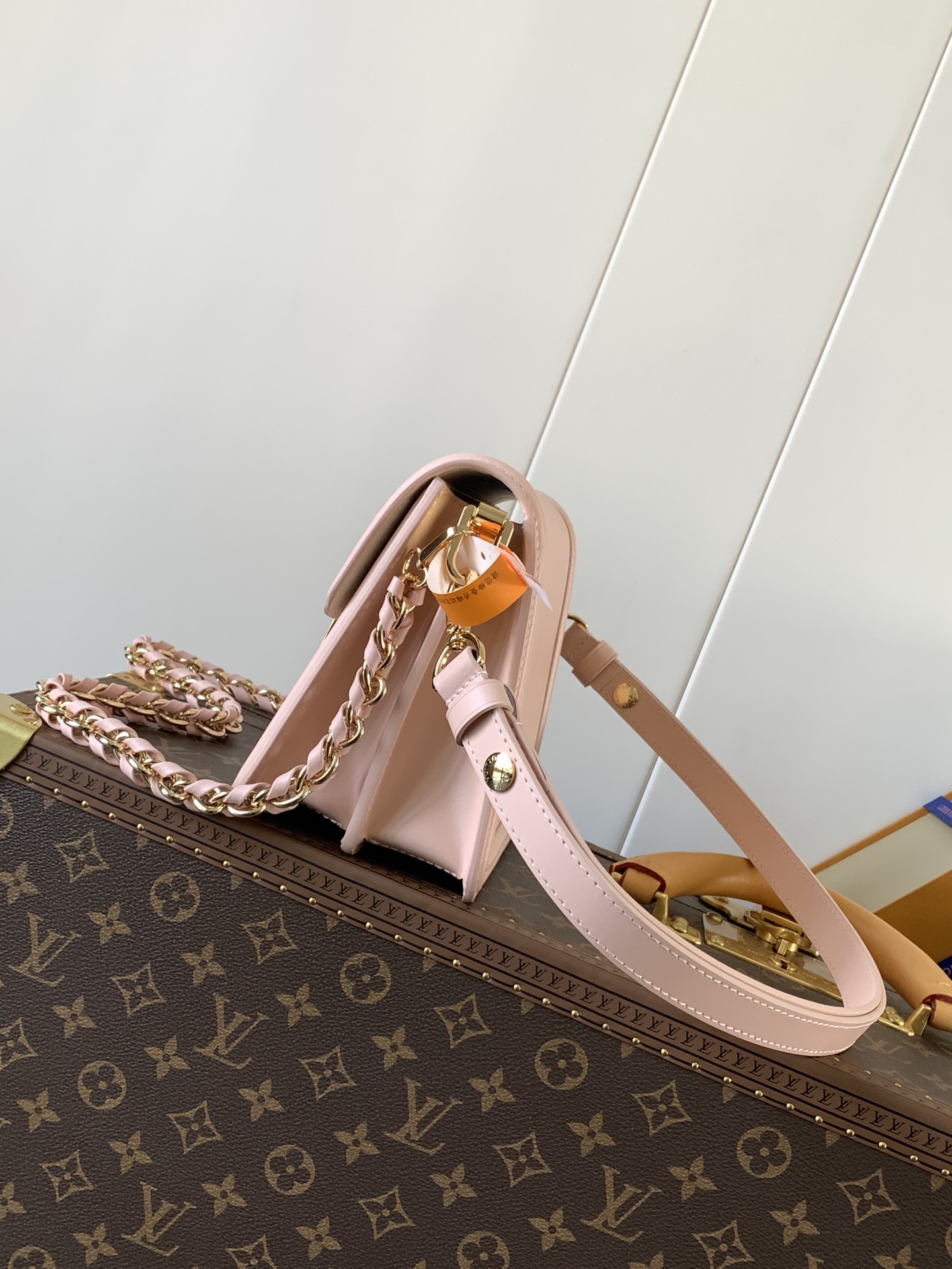 Givenchy /750 达芙妮 定制头层牛皮【M56141黑色 M23635粉色 M23635卡其 大号】M55964黑色M23658粉色 M23558卡其 小Dauphine 手袋家族于 2020 年春夏再添一员：本款 Mini Dauphine 手袋取材 Epi 皮革