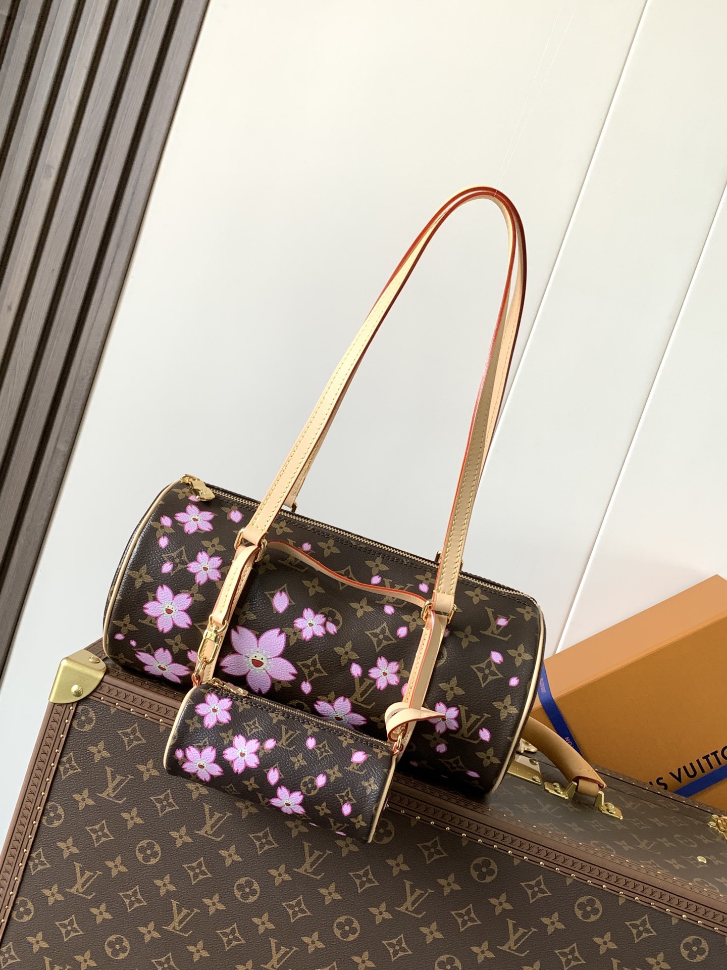 顶级原单,变码芯片M13097
本款 Papillon 手袋以 Monogram 涂层帆布和皮革饰边塑造