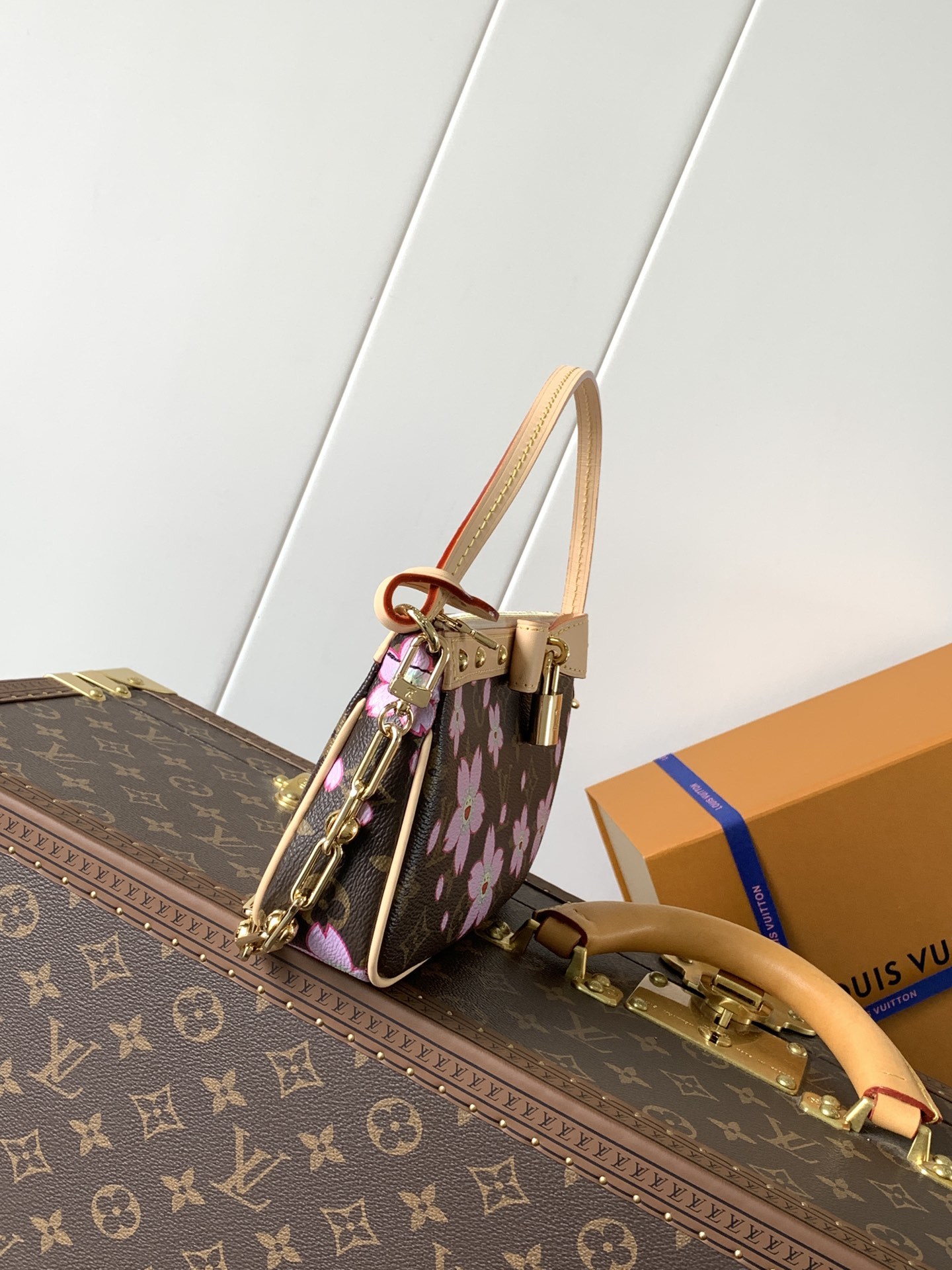 顶级原单,变码芯片M13666
本款 Pochette Accessoires 手袋为经典 Monogr