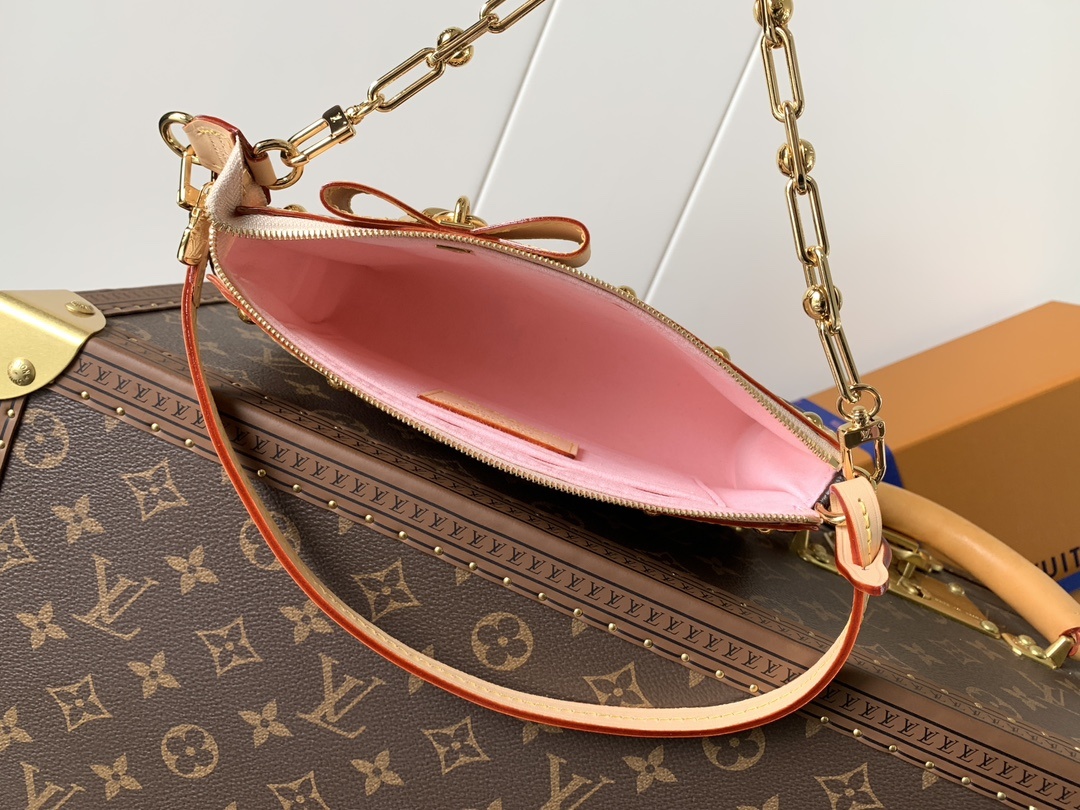 顶级原单,变码芯片M13666
本款 Pochette Accessoires 手袋为经典 Monogr