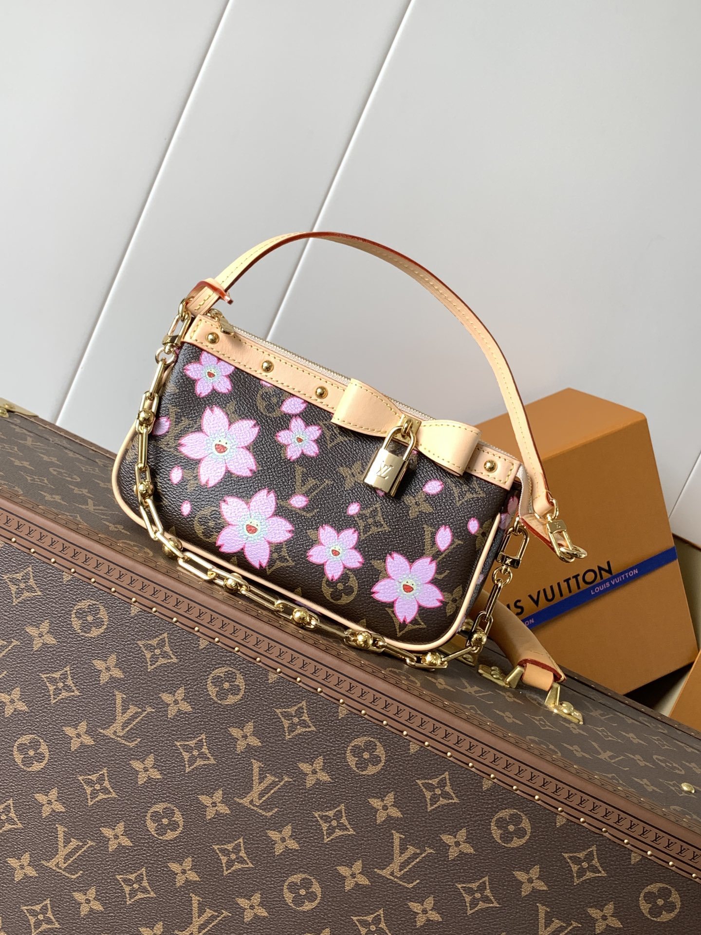 顶级原单,变码芯片M13666
本款 Pochette Accessoires 手袋为经典 Monogr