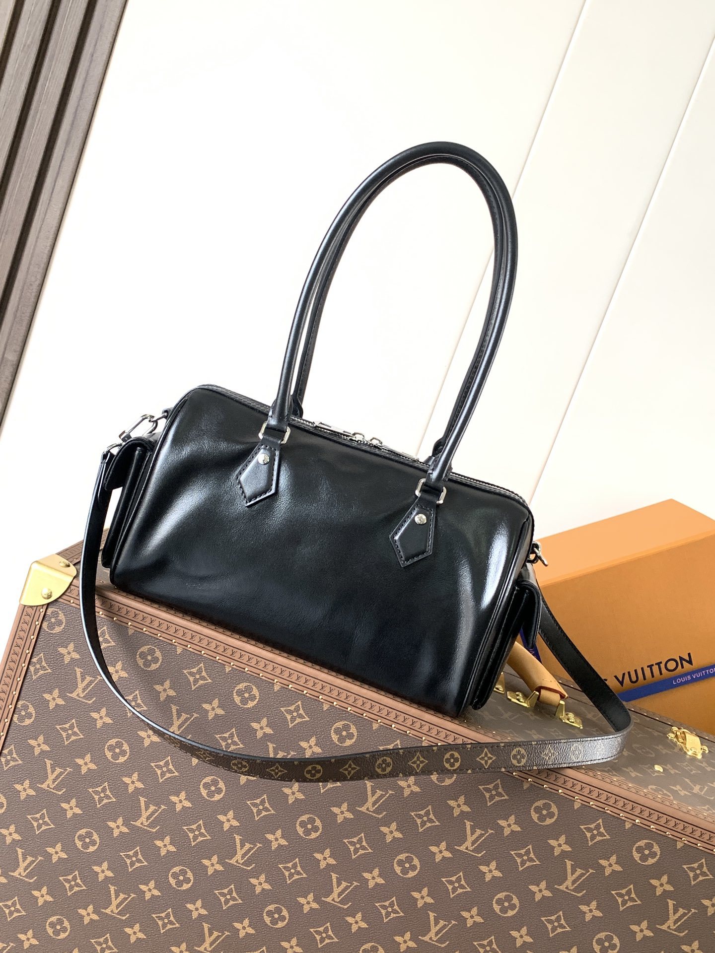 顶级原单,变码芯片
M12965米白 M12934黑色
本款 Speedy Cargo 手袋出自 LV