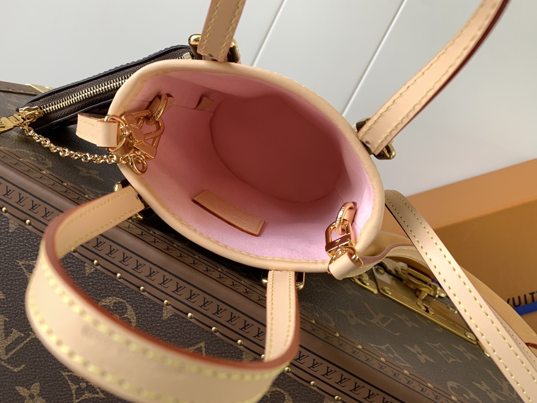 顶级原单,变码芯片
M13417本款 Nano Bucket 手袋以经典 Monogram 涂层帆布构筑