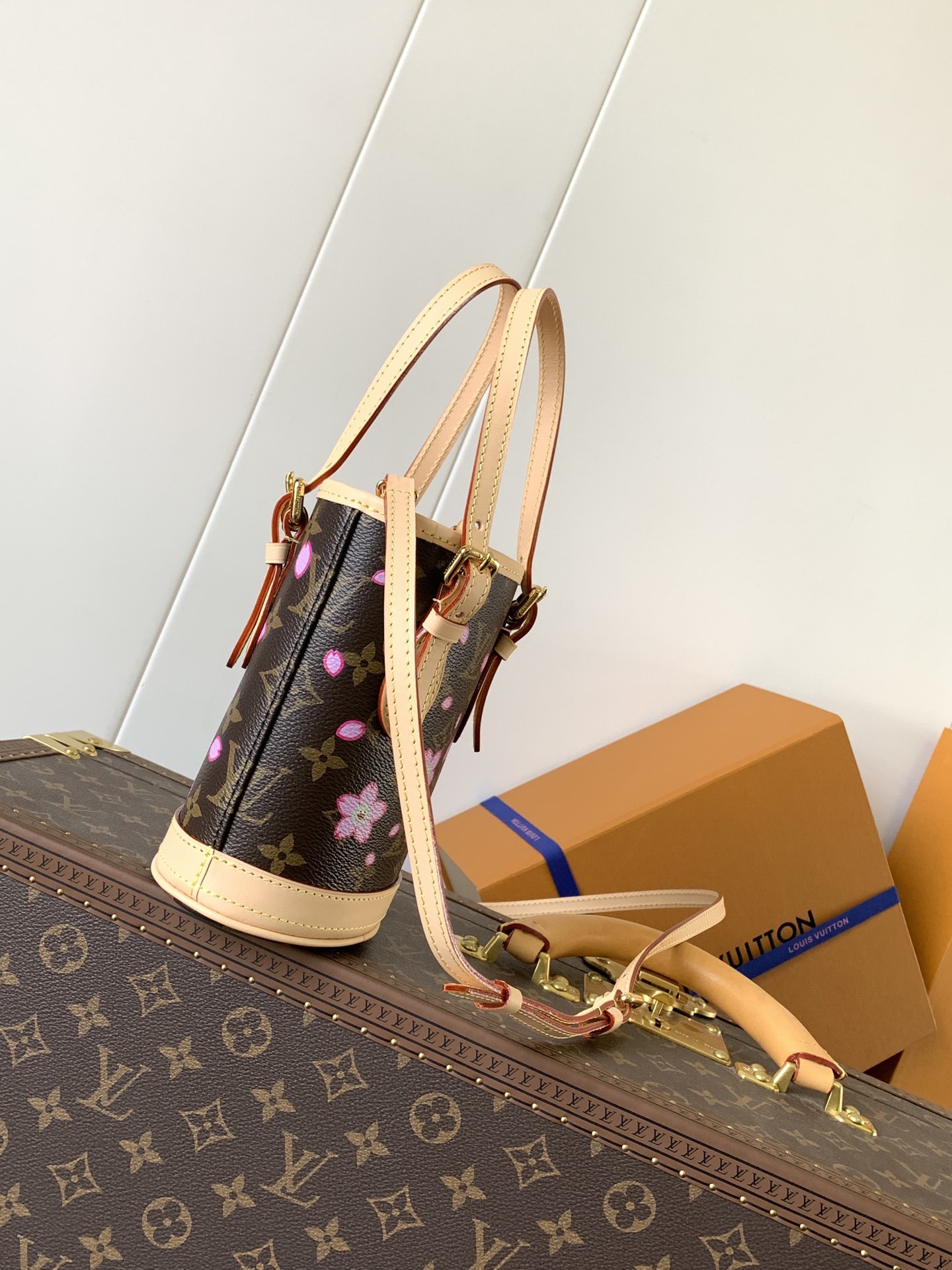 顶级原单,变码芯片
M13417本款 Nano Bucket 手袋以经典 Monogram 涂层帆布构筑