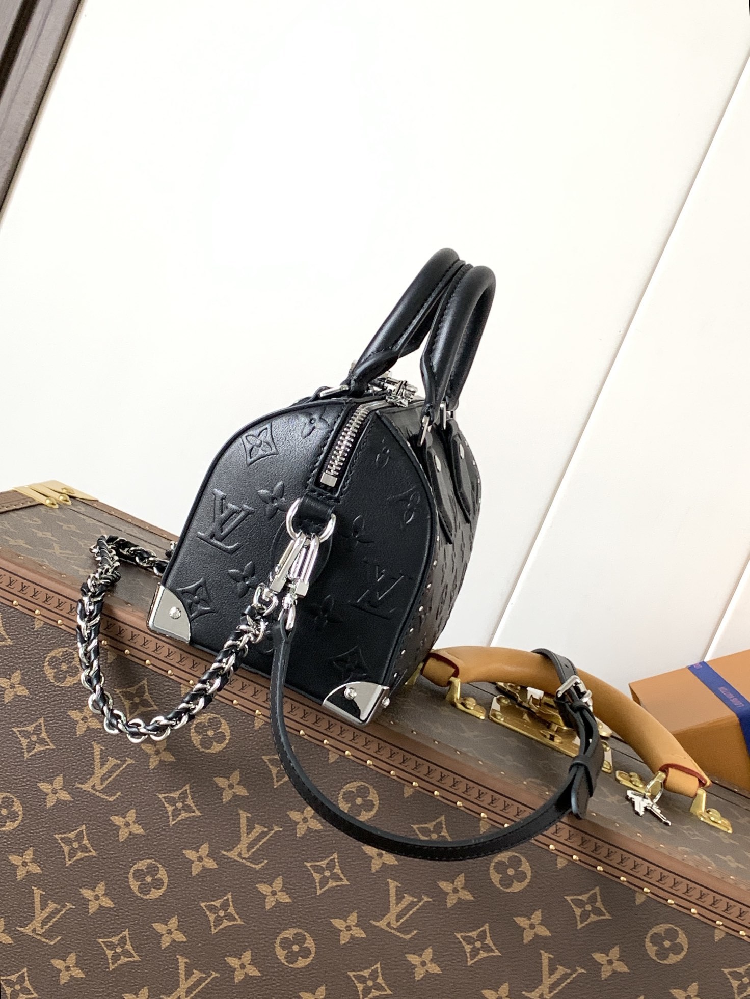 顶级原单,变码芯片 M14575
Monogram Bold Speedy 20 Trunk 手袋身披
