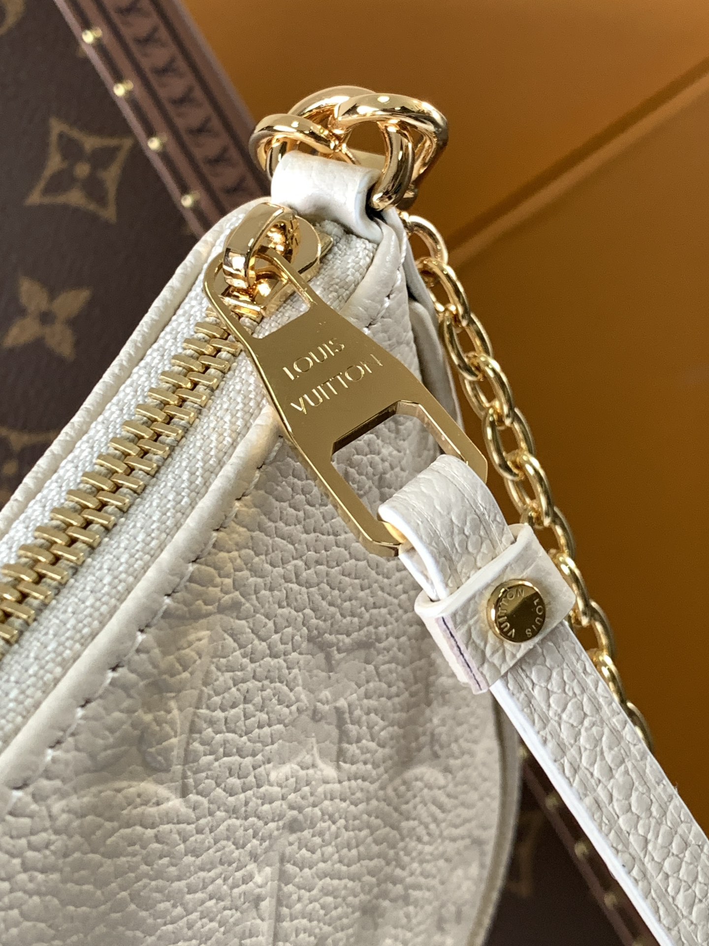 顶级原单，变码芯片【Easy Pouch 手袋】M13614 巧克力色 M82346粉色M81862灰色