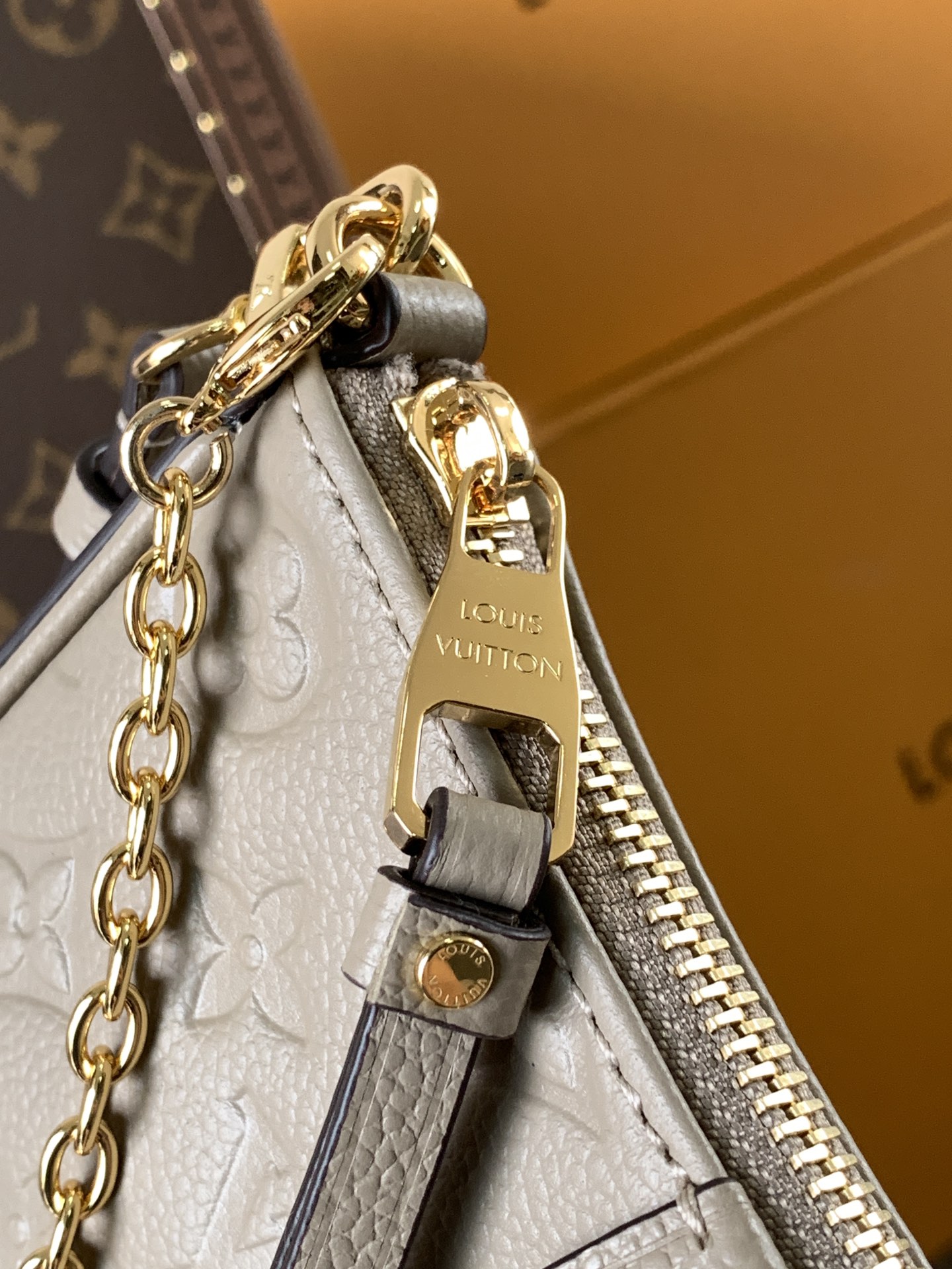 顶级原单，变码芯片【Easy Pouch 手袋】M13614 巧克力色 M82346粉色M81862灰色