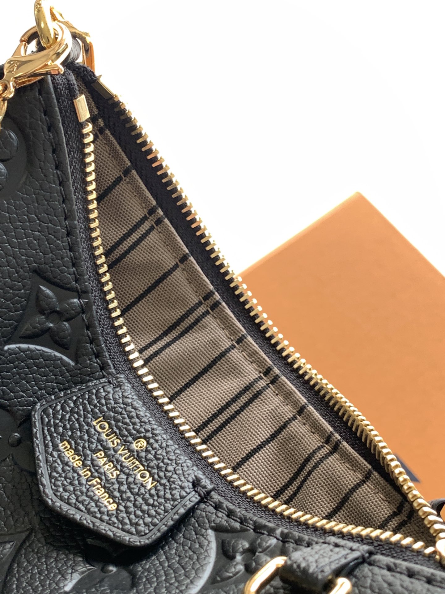 顶级原单，变码芯片【Easy Pouch 手袋】M13614 巧克力色 M82346粉色M81862灰色