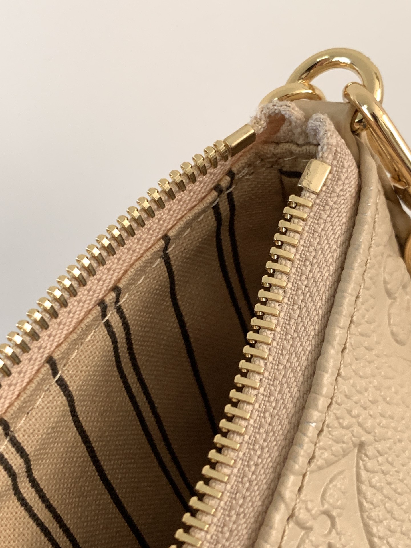 顶级原单，变码芯片【Easy Pouch 手袋】M14421奶杏色M13614 巧克力色 M82346粉