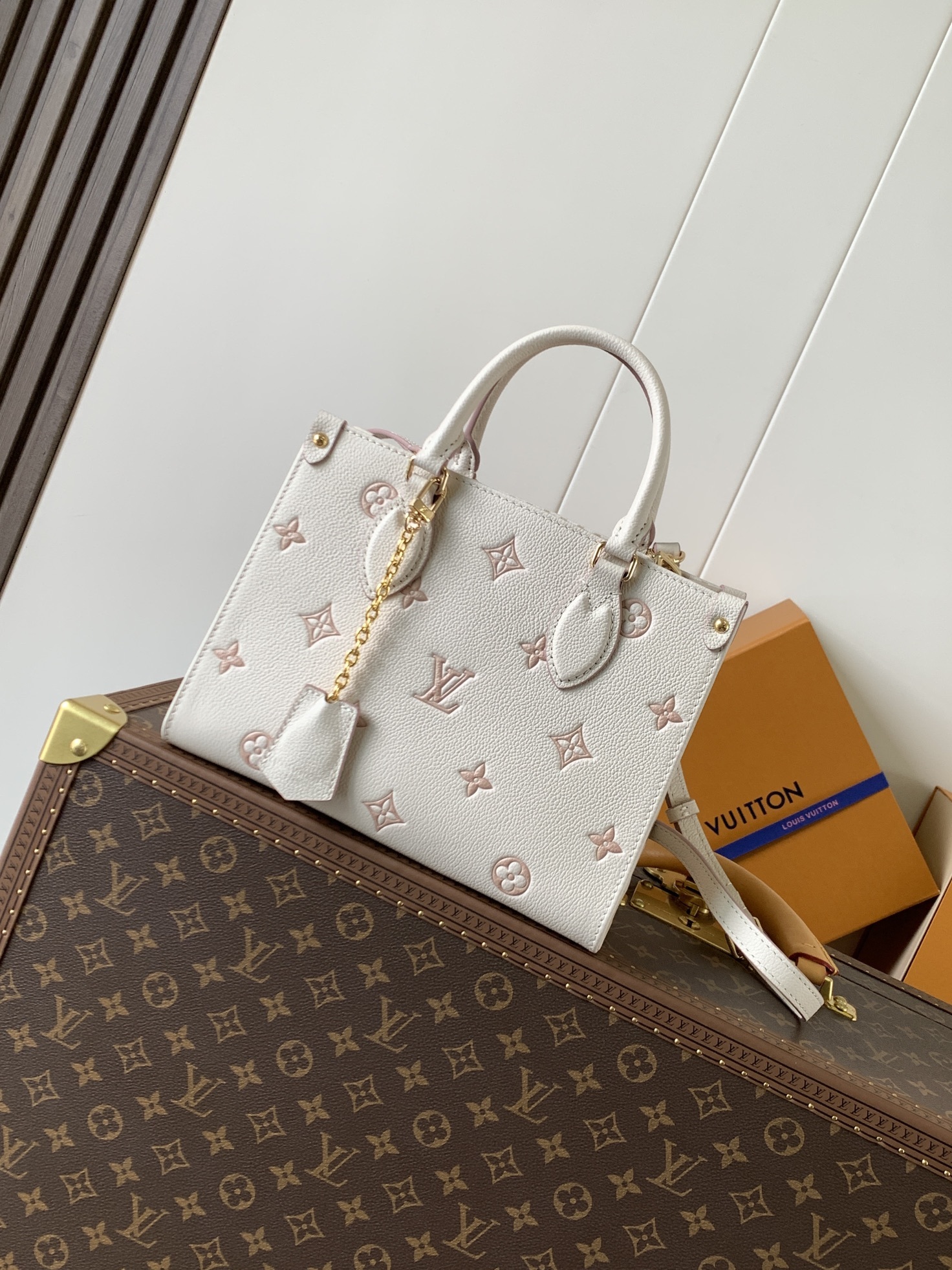 顶级原单,变码芯片M14403本款 OnTheGo 小号手袋焕新品牌经典 Monogram Emprei