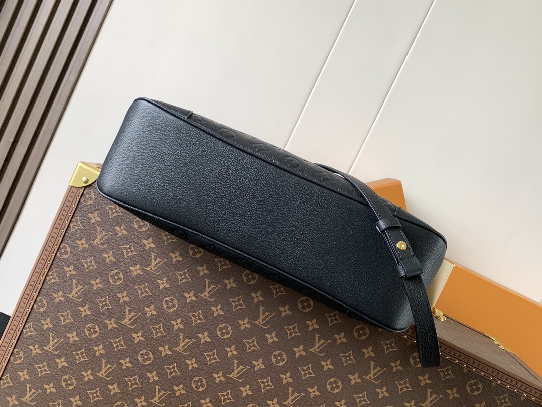 顶级原单,变码芯片M25854灰色 M13706黑色这款经典的布洛涅手袋经过升级,采用了宽敞的GM尺寸,
