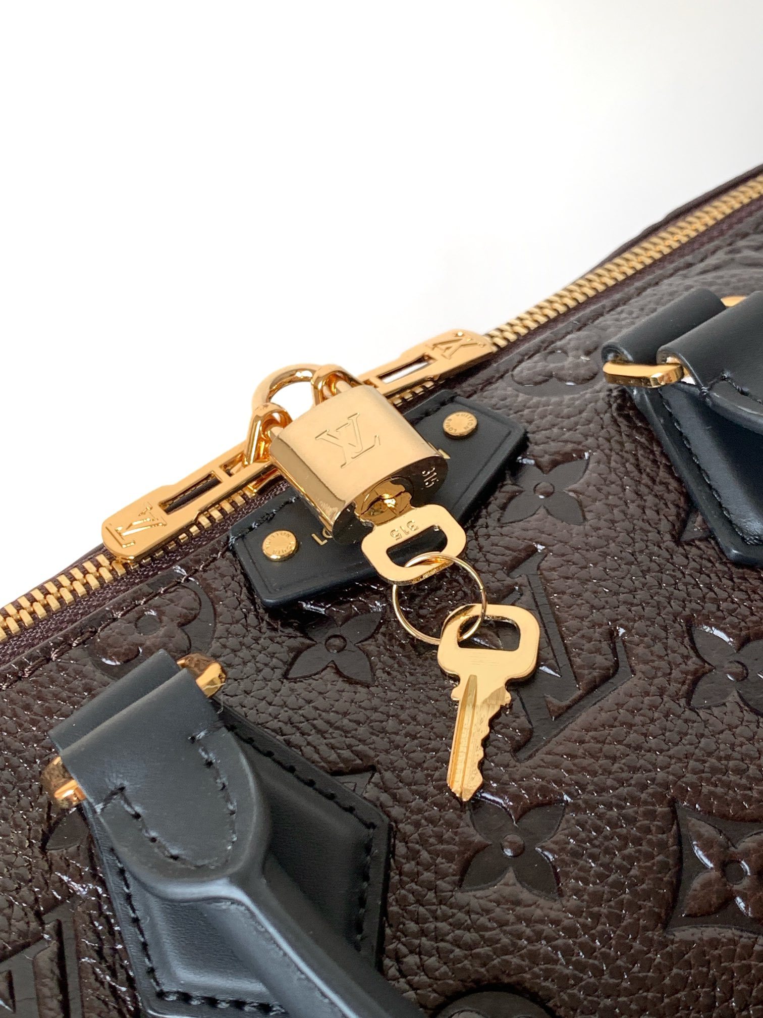 顶级原单变码芯片M26392本款 Speedy Trunk 25 手袋以现代视角重新诠释路易威登经典箱型