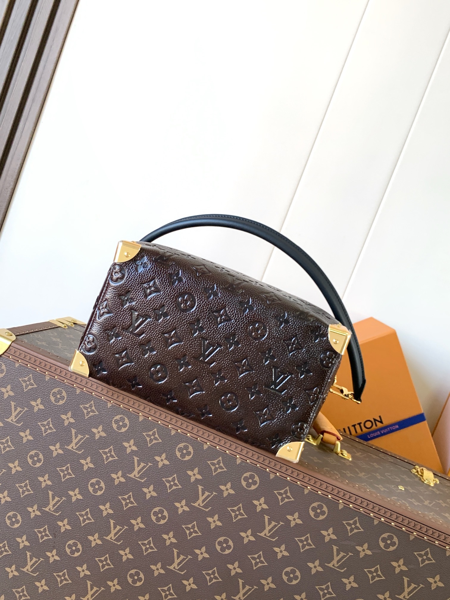 顶级原单变码芯片M26392本款 Speedy Trunk 25 手袋以现代视角重新诠释路易威登经典箱型