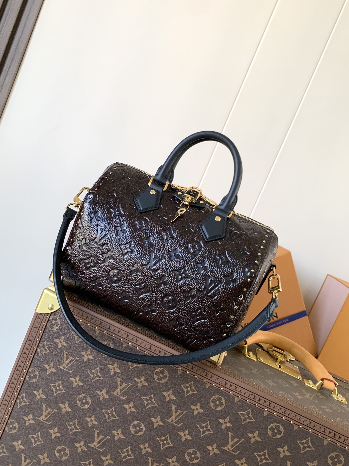 顶级原单变码芯片M26392本款 Speedy Trunk 25 手袋以现代视角重新诠释路易威登经典箱型