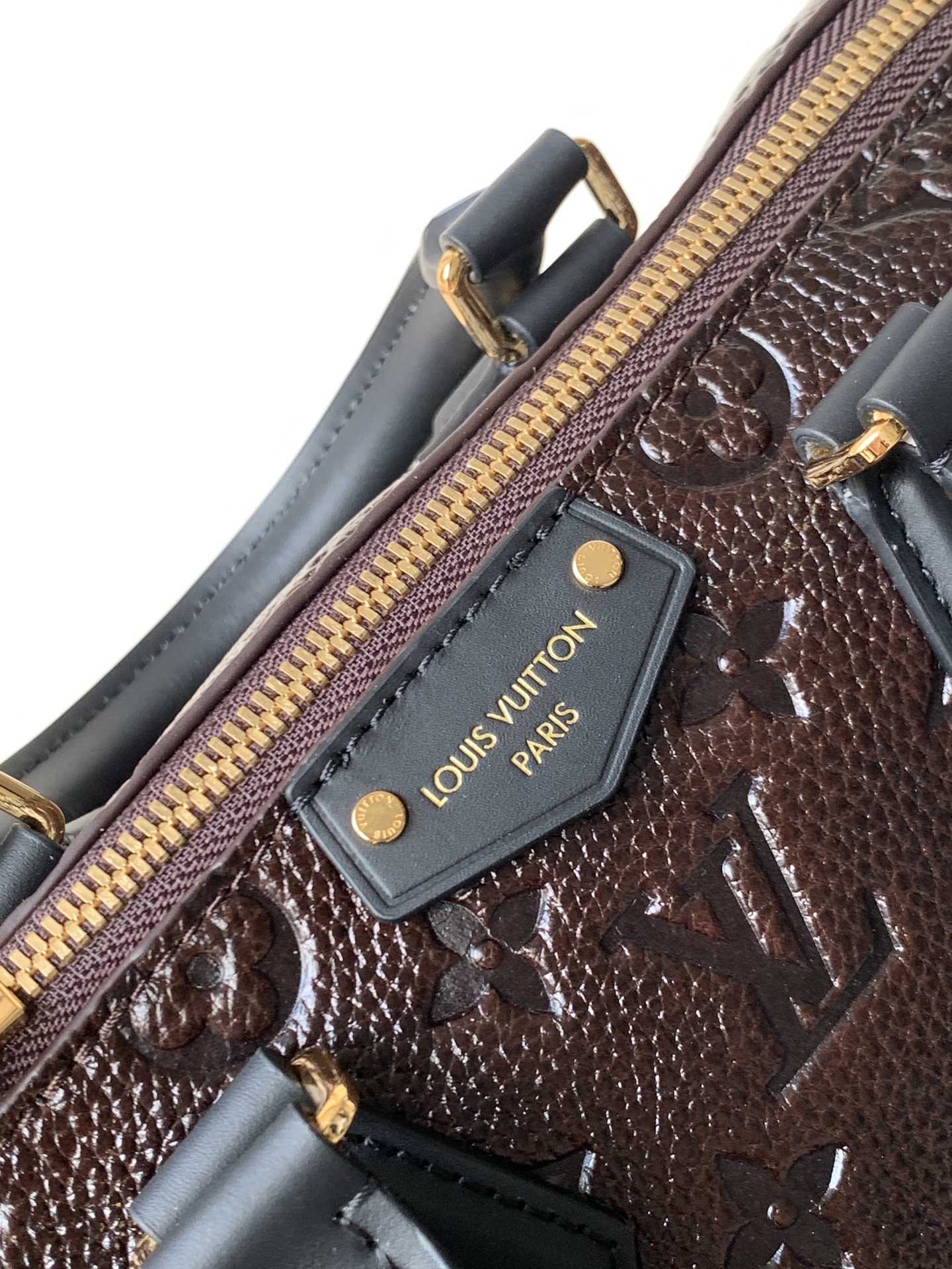 顶级原单变码芯片M26392本款 Speedy Trunk 25 手袋以现代视角重新诠释路易威登经典箱型