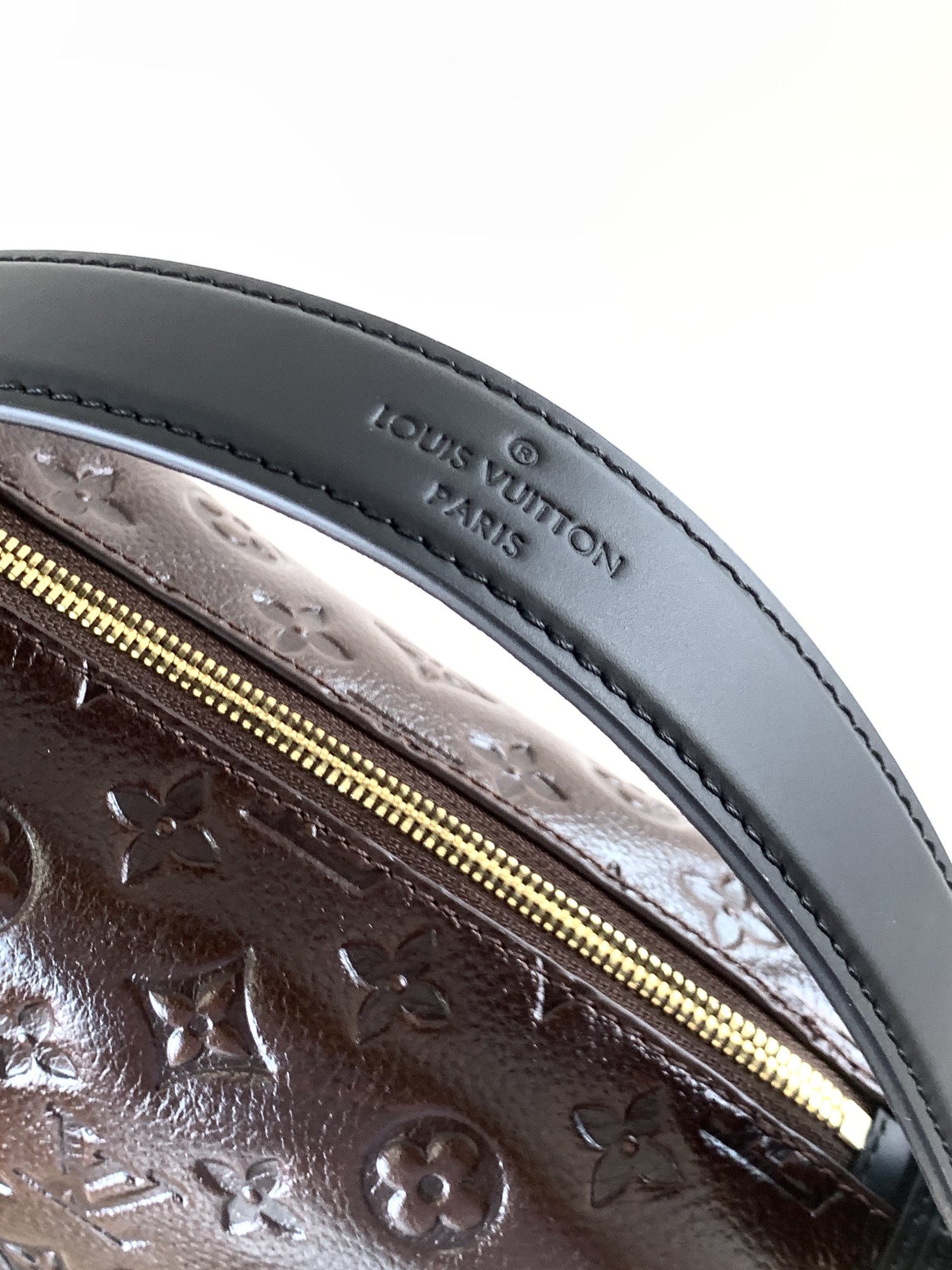 Louis Vuitton 在 2025 秋冬系列中持续演绎路易威登的制箱传统