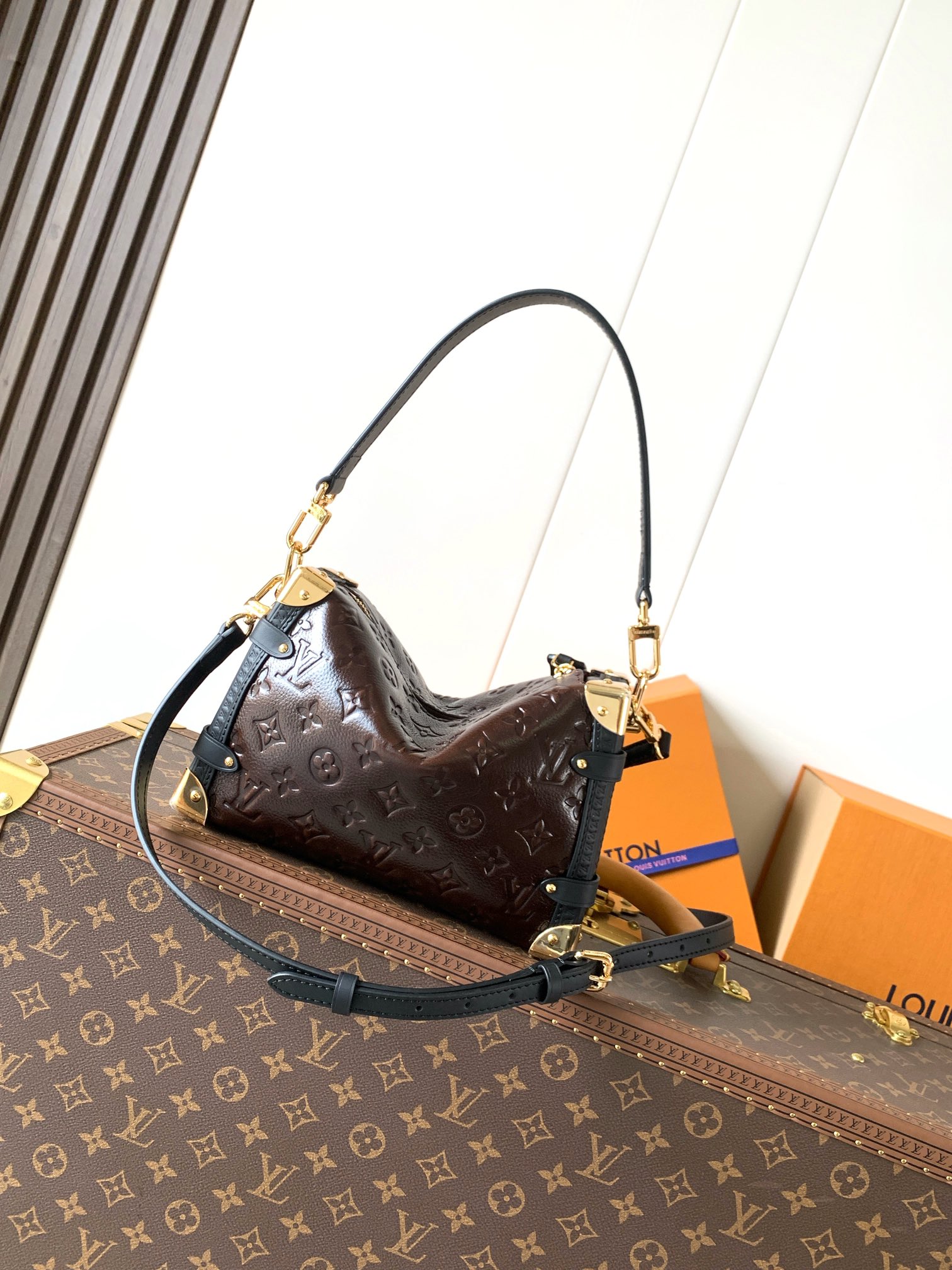 Louis Vuitton 在 2025 秋冬系列中持续演绎路易威登的制箱传统