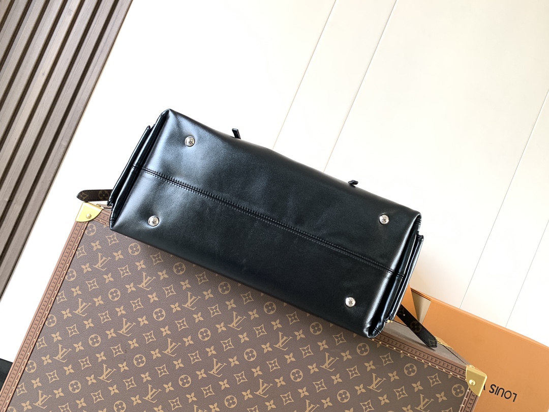 顶级原单，变码芯片M15175本款 Carry All Travel Bag 手袋取材柔软牛皮革，为名牌