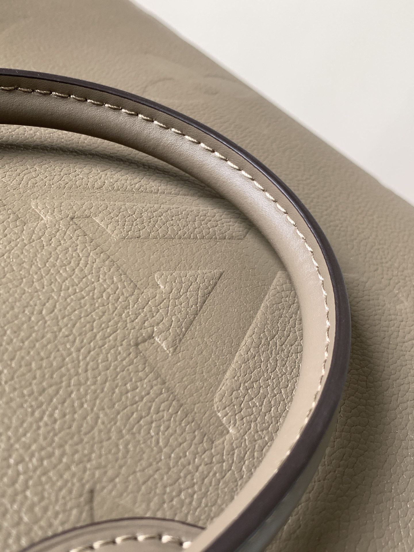 Louis Vuitton 变码芯片，定制头层牛皮