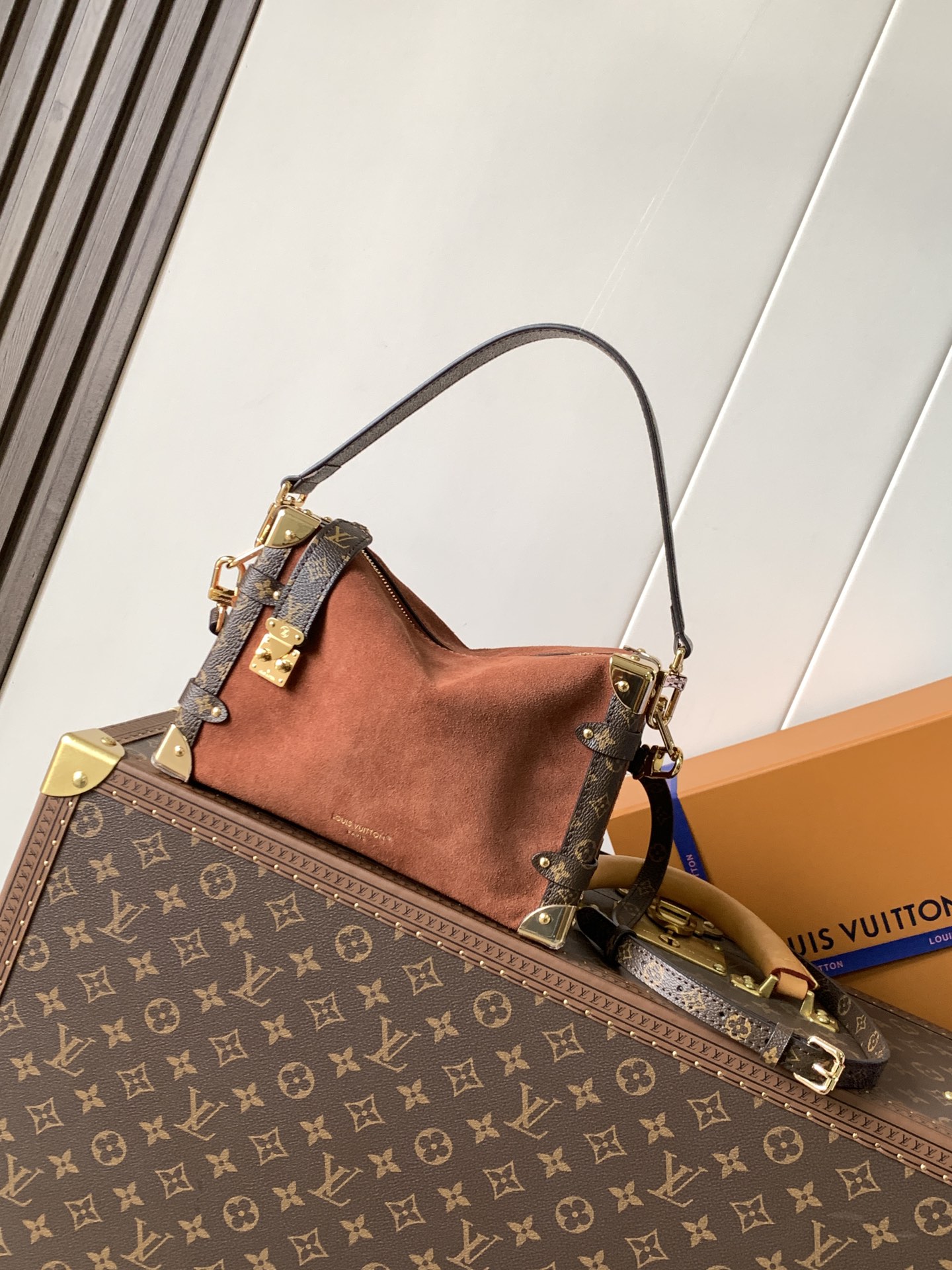 Louis Vuitton 在 2025 秋冬系列中持续演绎路易威登的制箱传统