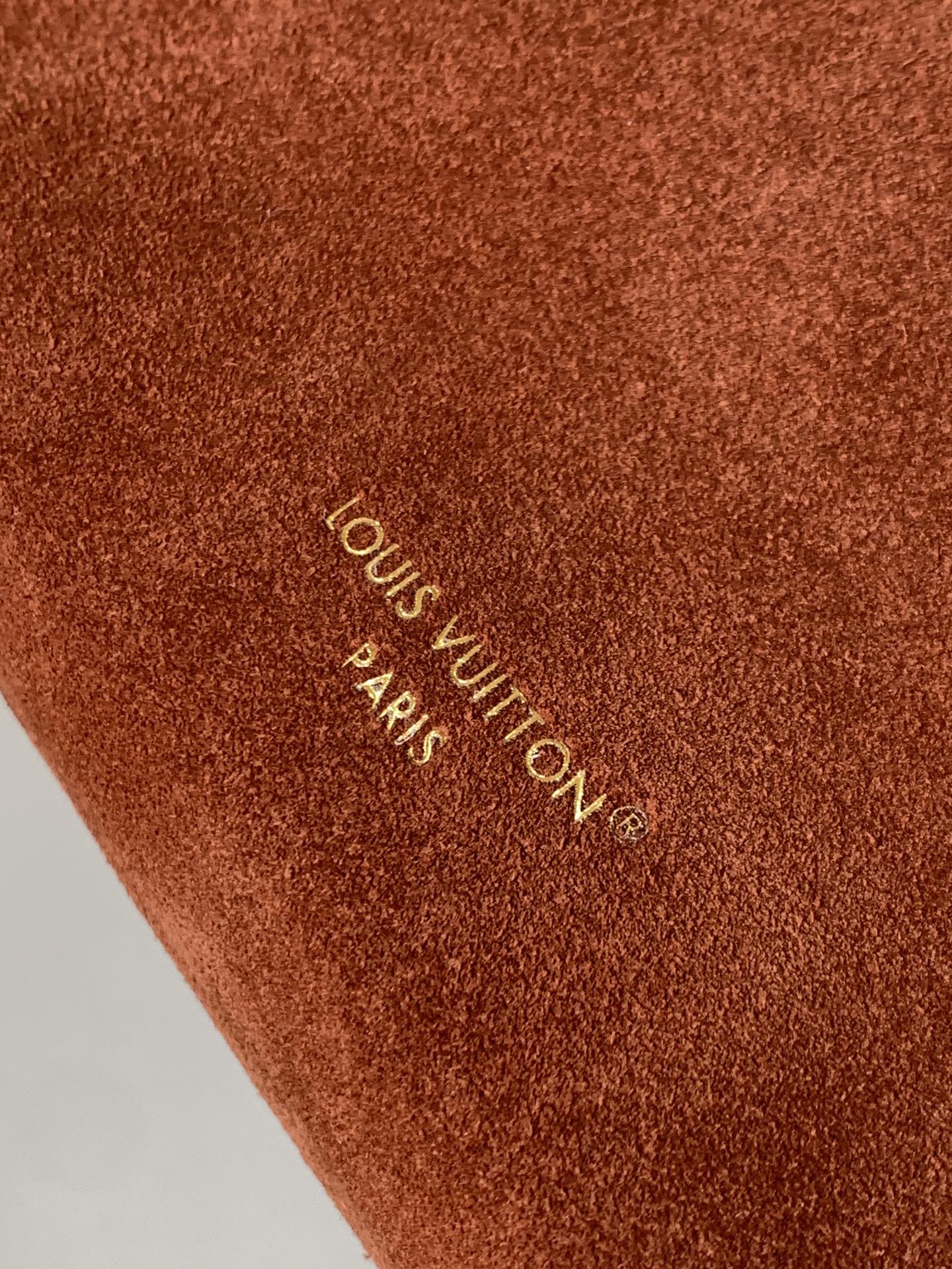 Louis Vuitton 在 2025 秋冬系列中持续演绎路易威登的制箱传统