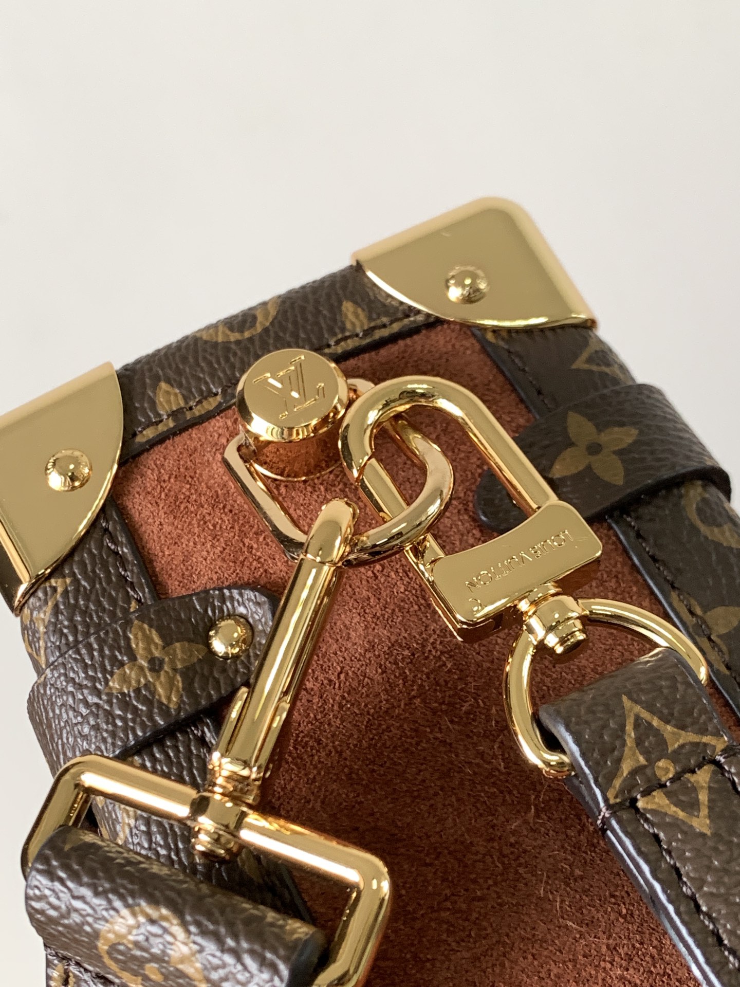 Louis Vuitton 在 2025 秋冬系列中持续演绎路易威登的制箱传统