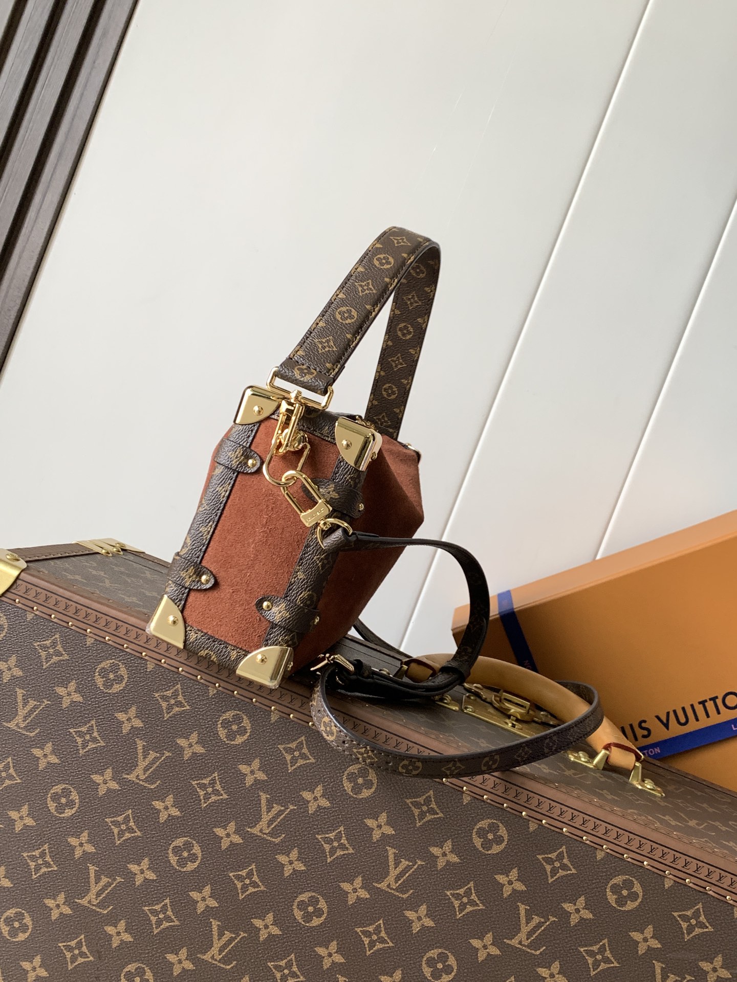 Louis Vuitton 在 2025 秋冬系列中持续演绎路易威登的制箱传统