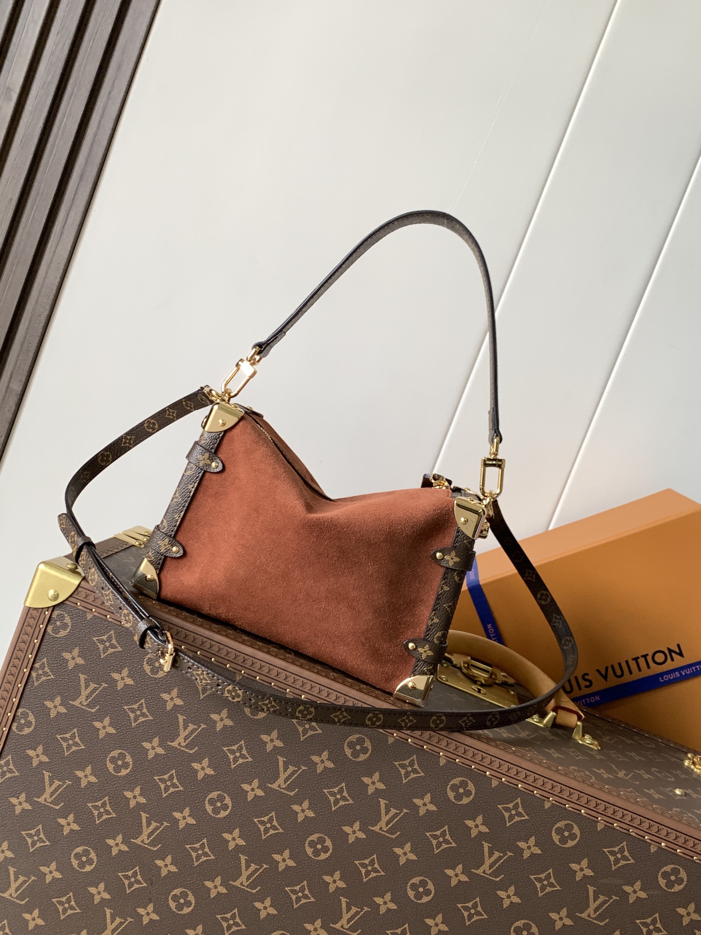 Louis Vuitton 在 2025 秋冬系列中持续演绎路易威登的制箱传统