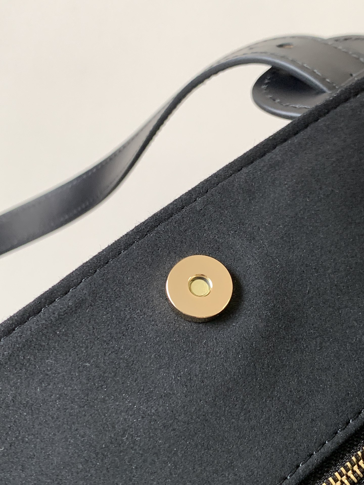 顶级原单，变码芯片M25888酒红 M25860黑色本款 All In One 中号手袋设计如其名，可灵