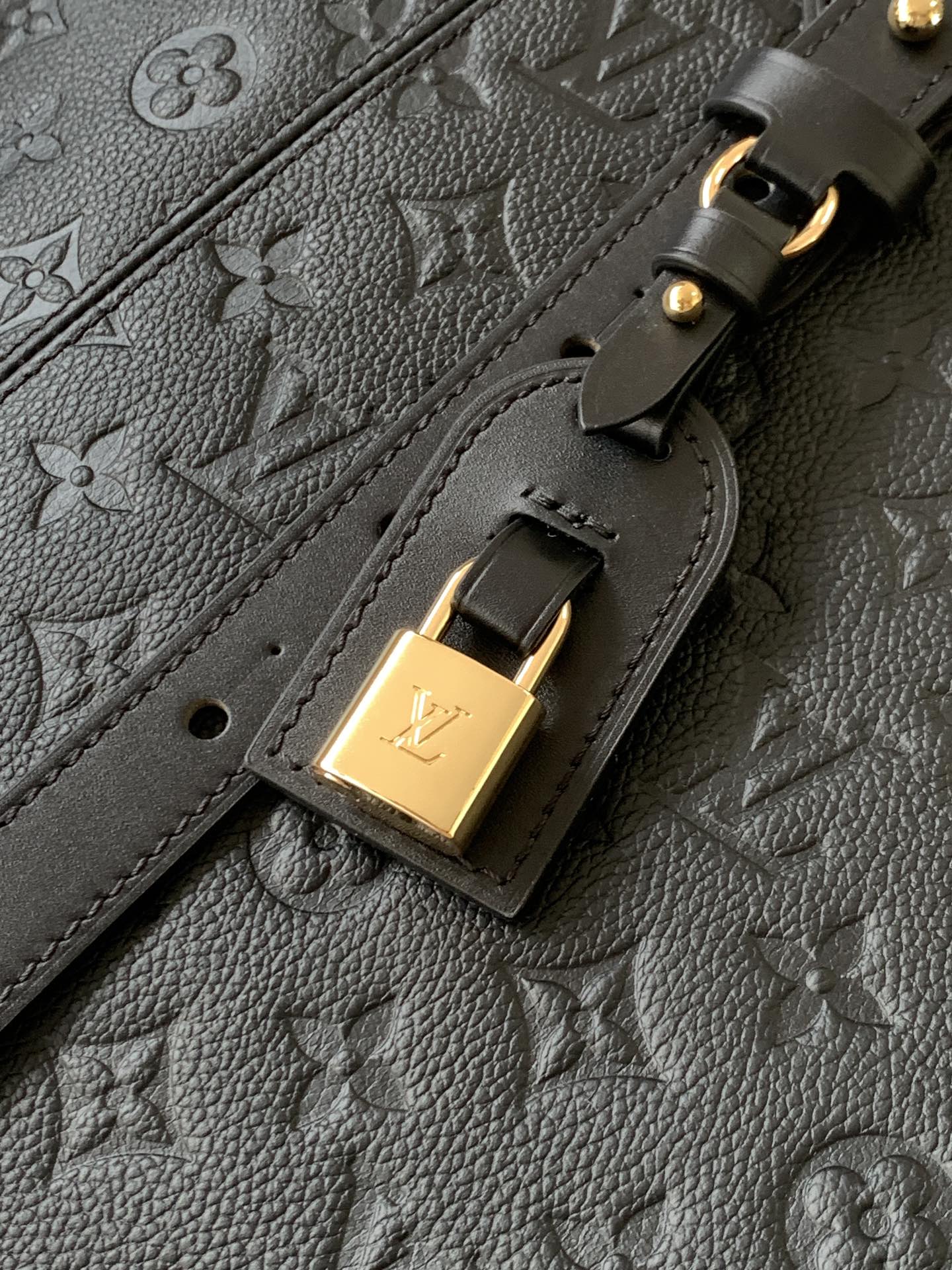 顶级原单，变码芯片M25888酒红 M25860黑色本款 All In One 中号手袋设计如其名，可灵