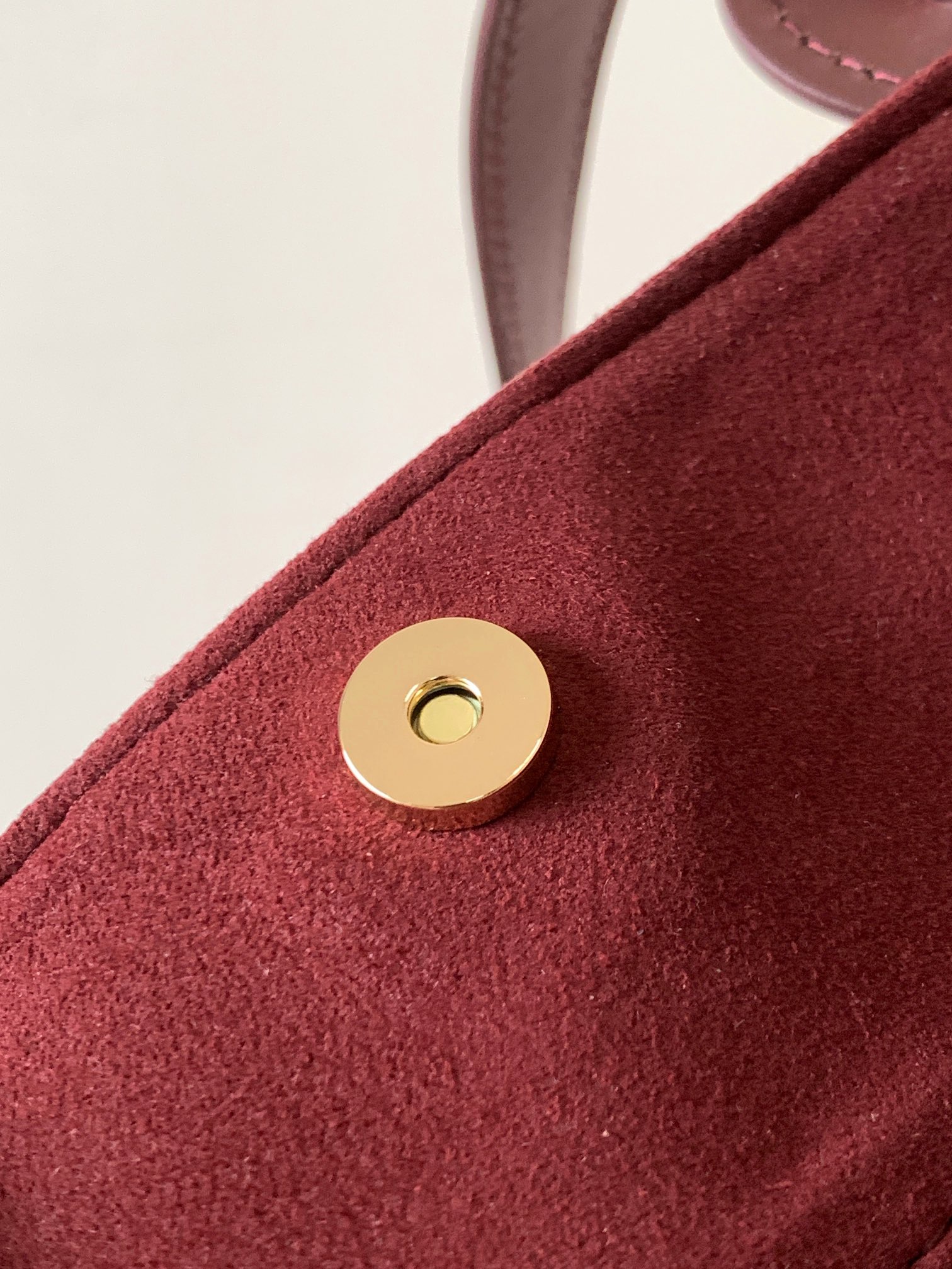 顶级原单，变码芯片M25888酒红 M25860黑色本款 All In One 中号手袋设计如其名，可灵