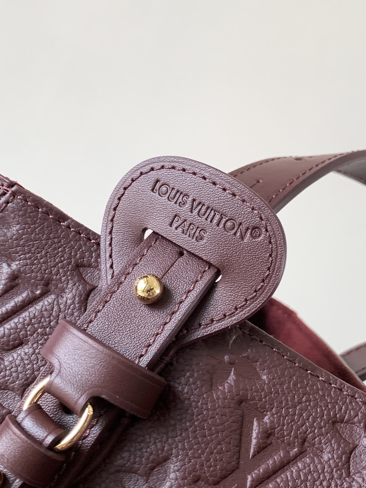 顶级原单，变码芯片M25888酒红 M25860黑色本款 All In One 中号手袋设计如其名，可灵