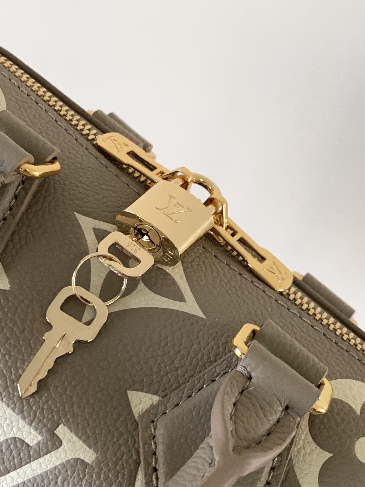 顶级原单，变码芯片M25929酒红M46875冰白粉 M58953黑色 M46883冰白蓝 46575大