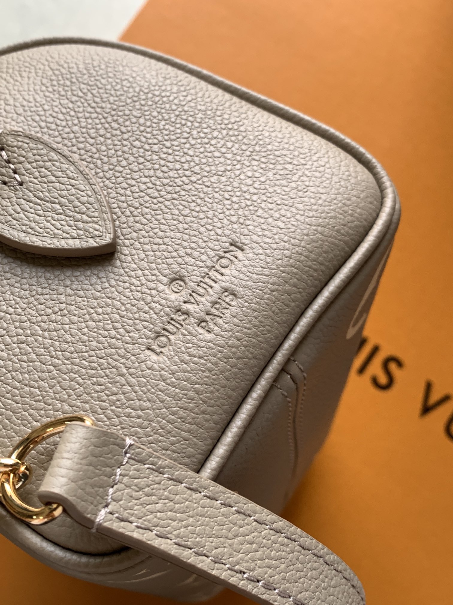 顶级原单，变码芯片M25929酒红M46875冰白粉 M58953黑色 M46883冰白蓝 46575大