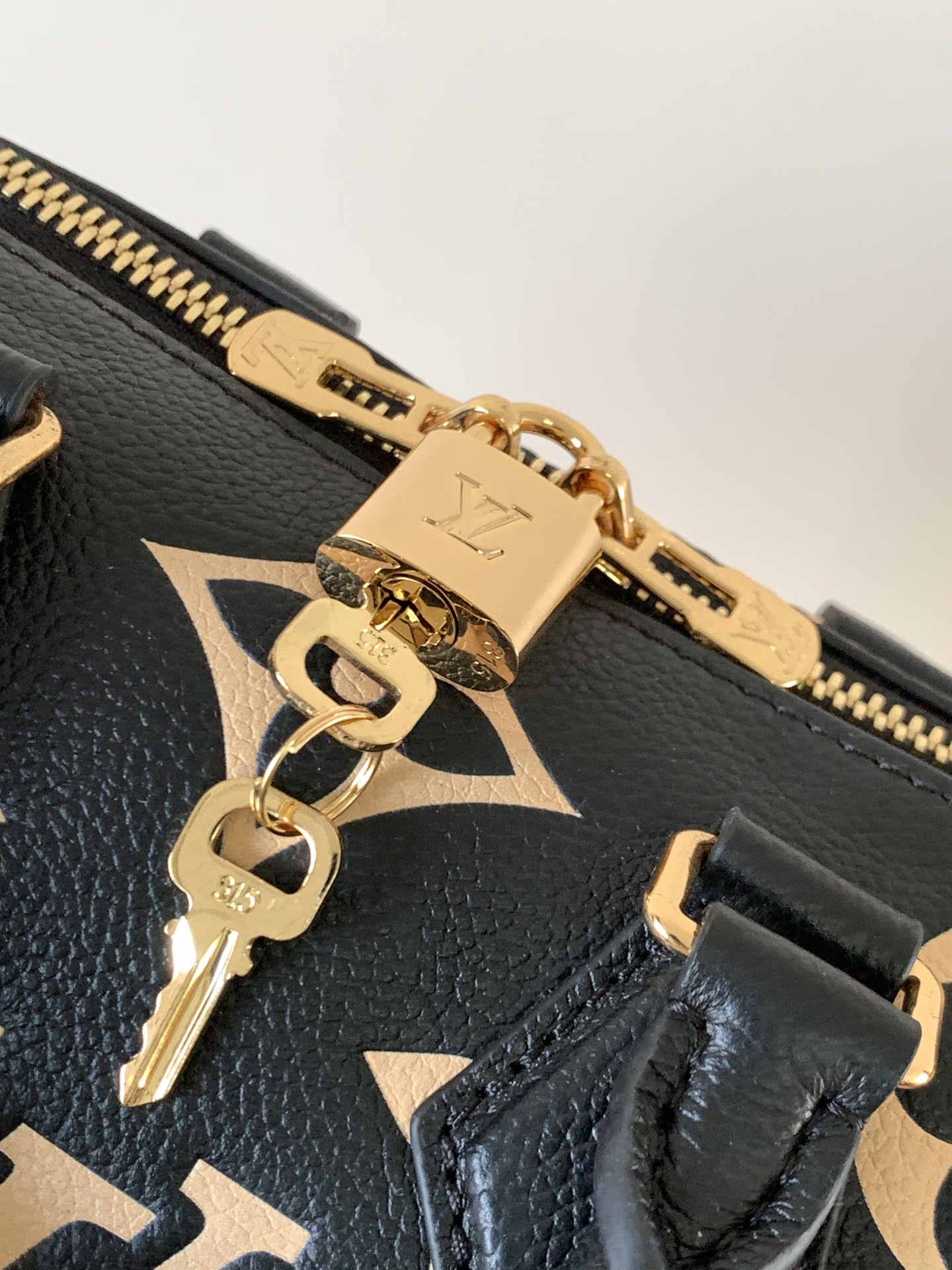 顶级原单，变码芯片M25929酒红M46875冰白粉 M58953黑色 M46883冰白蓝 46575大