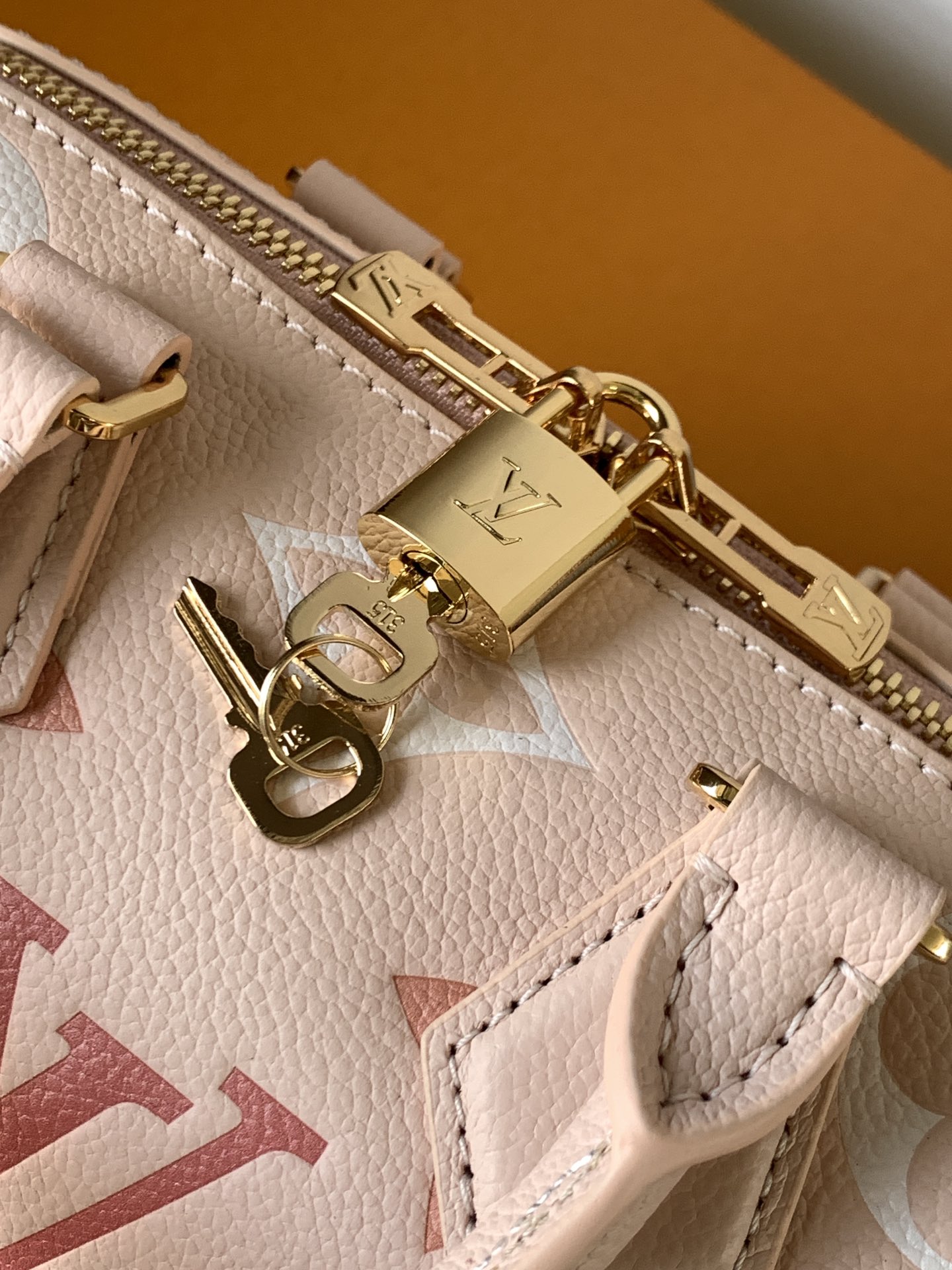 顶级原单，变码芯片M25929酒红M46875冰白粉 M58953黑色 M46883冰白蓝 46575大