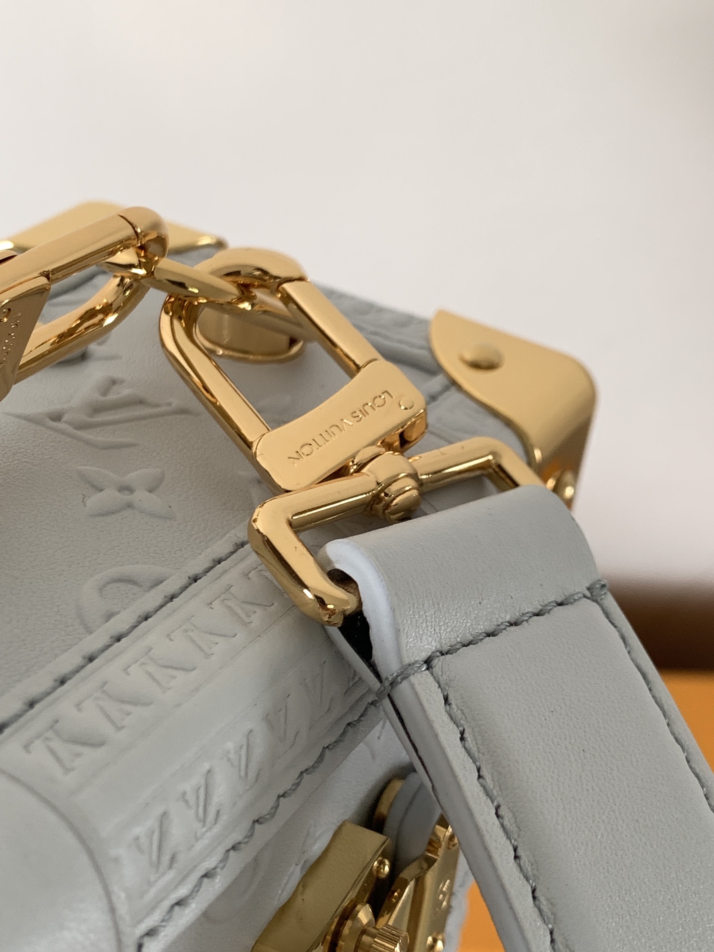 Louis Vuitton 在 2025 秋冬系列中持续演绎路易威登的制箱传统