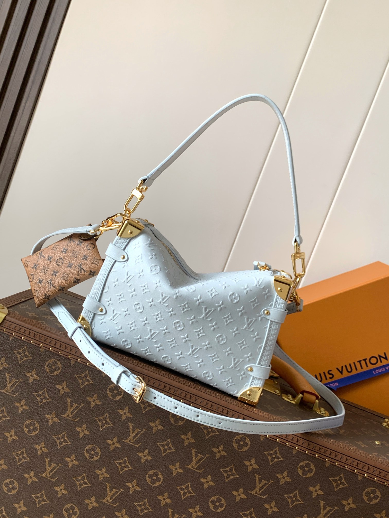 Louis Vuitton 在 2025 秋冬系列中持续演绎路易威登的制箱传统