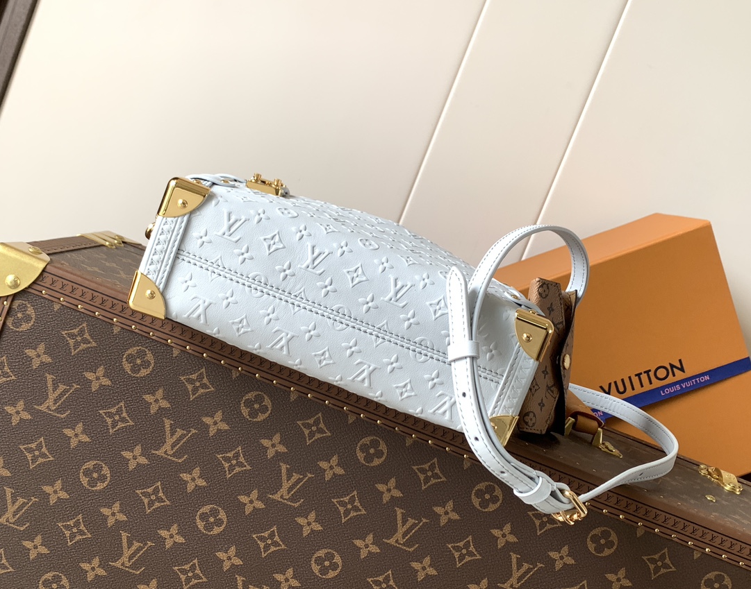 Louis Vuitton 在 2025 秋冬系列中持续演绎路易威登的制箱传统