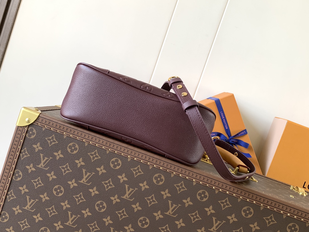 顶级原单，变码芯片定制级别头层牛皮系列M25827酒红 M14211浅灰 M13224灰色 M12930