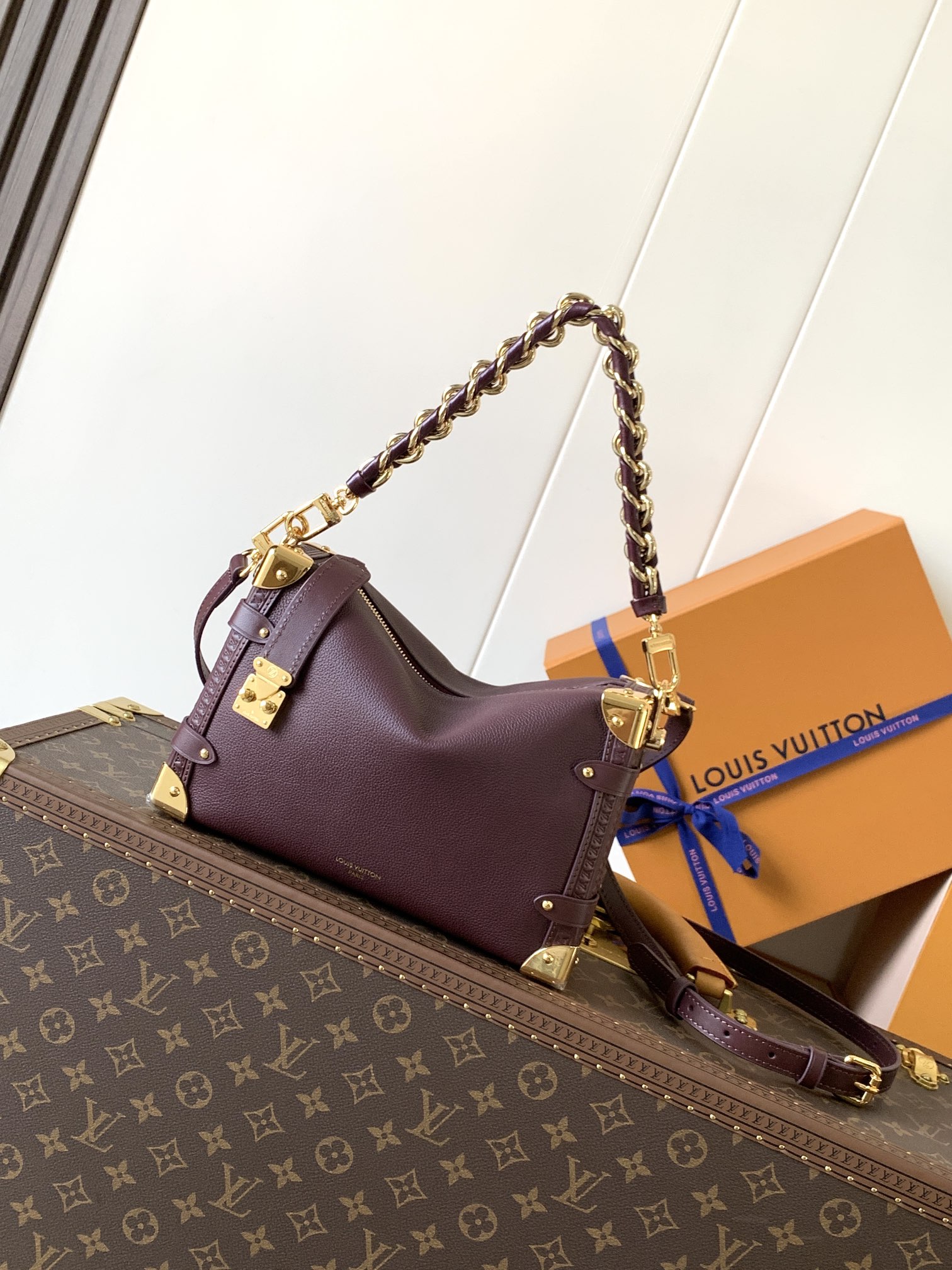 Louis Vuitton 在 2025 秋冬系列中持续演绎路易威登的制箱传统