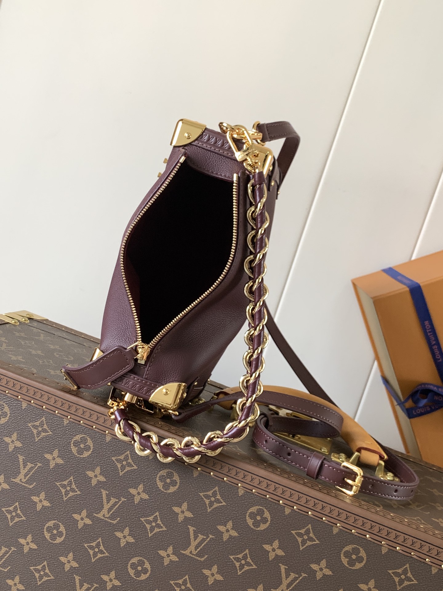 Louis Vuitton 在 2025 秋冬系列中持续演绎路易威登的制箱传统