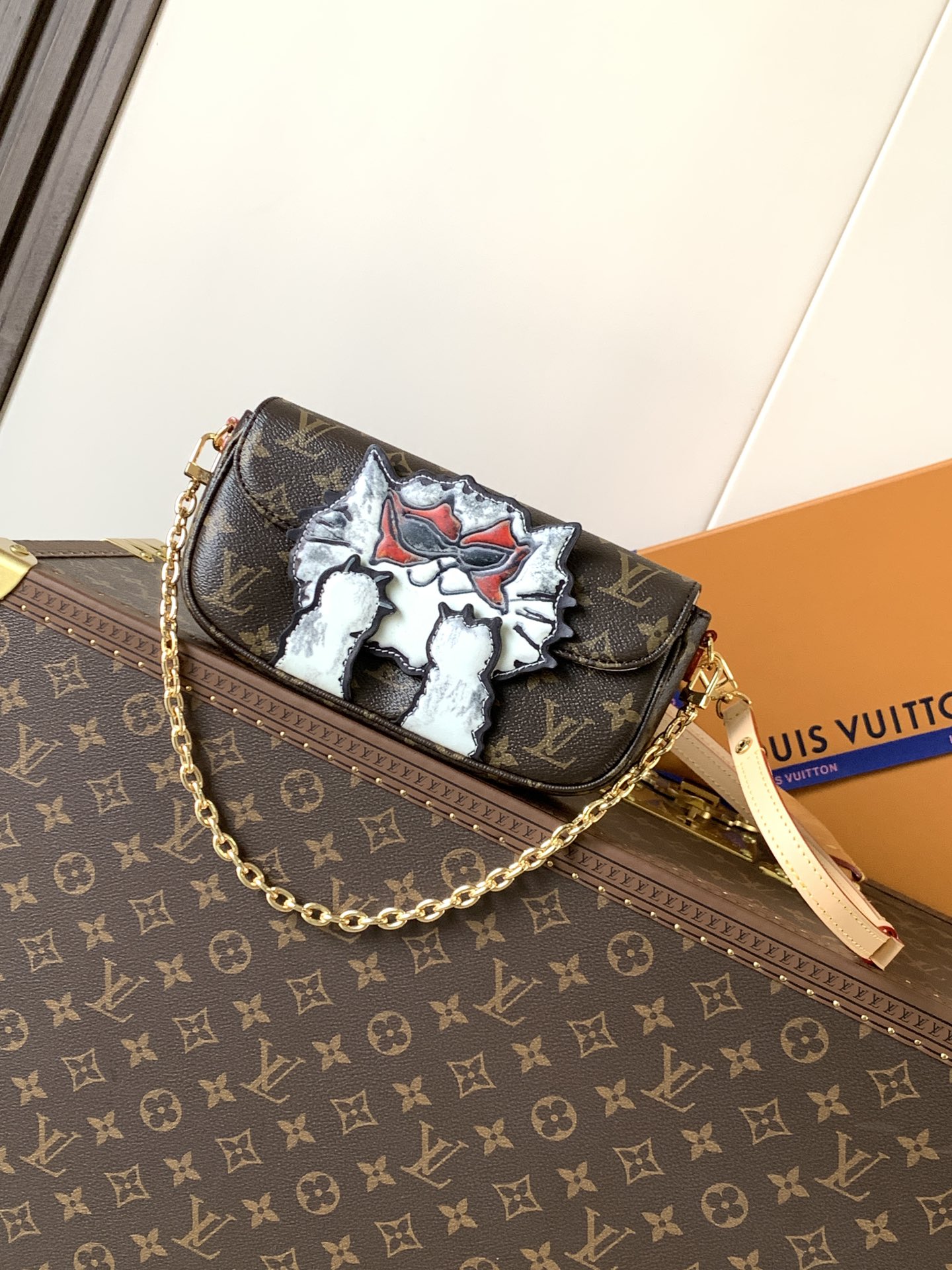 顶级原单变码芯片M15148LV Travels With Grace Coddington 系列推出此