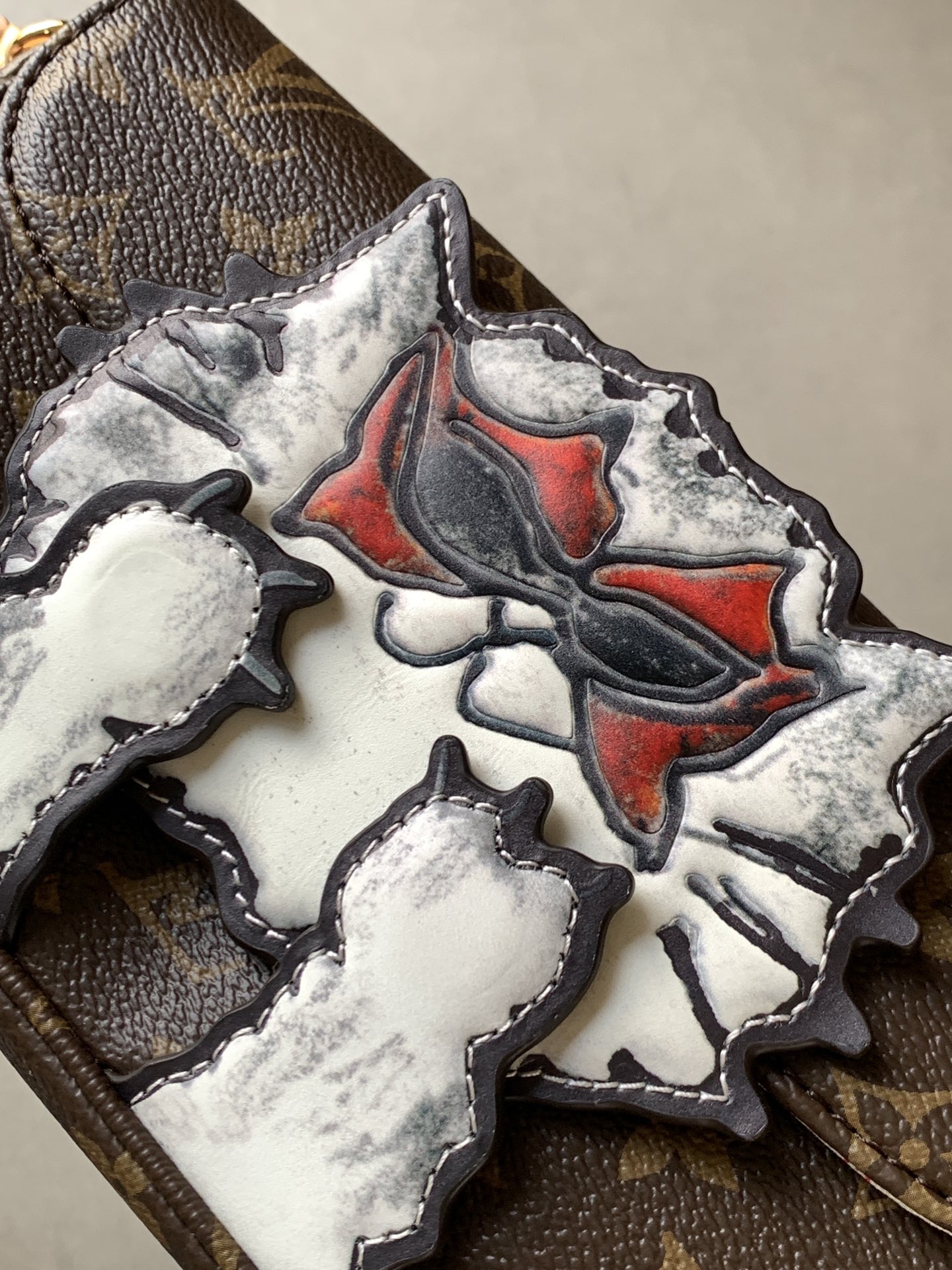 顶级原单变码芯片M15148LV Travels With Grace Coddington 系列推出此