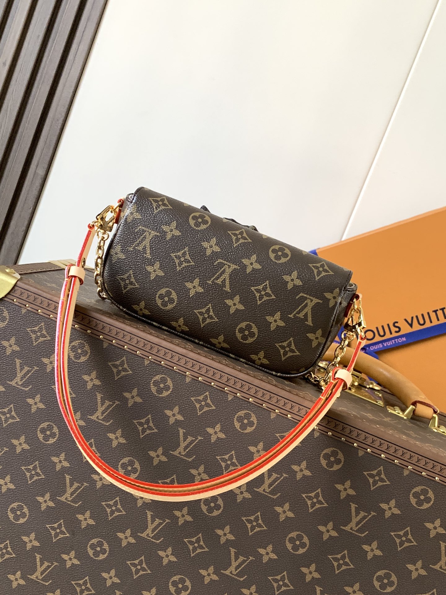 顶级原单变码芯片M15148LV Travels With Grace Coddington 系列推出此